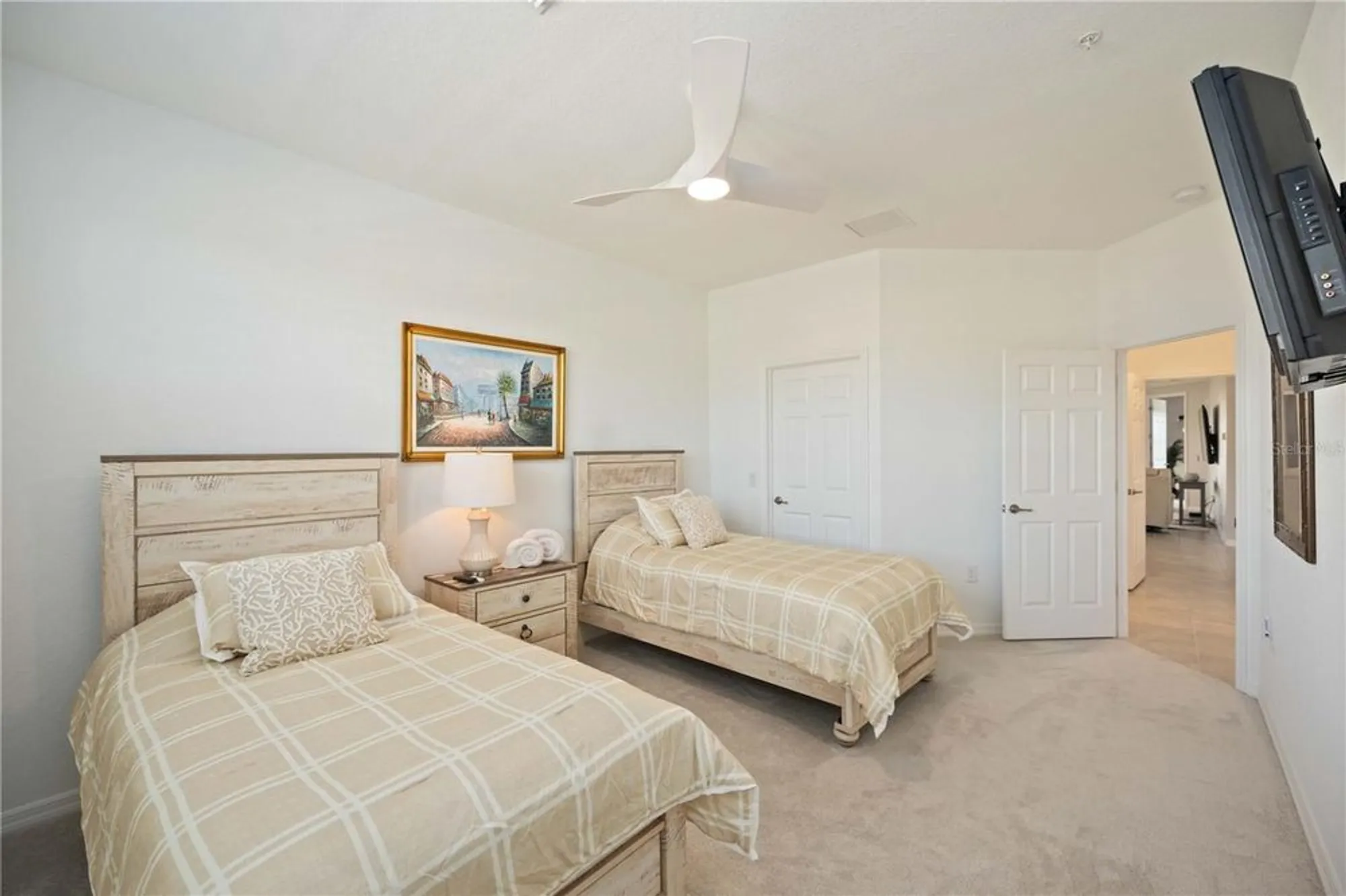 Property Slideshow image 21 of 92 | 10817 tarflower dr unit 201, Venice, FL, 34293