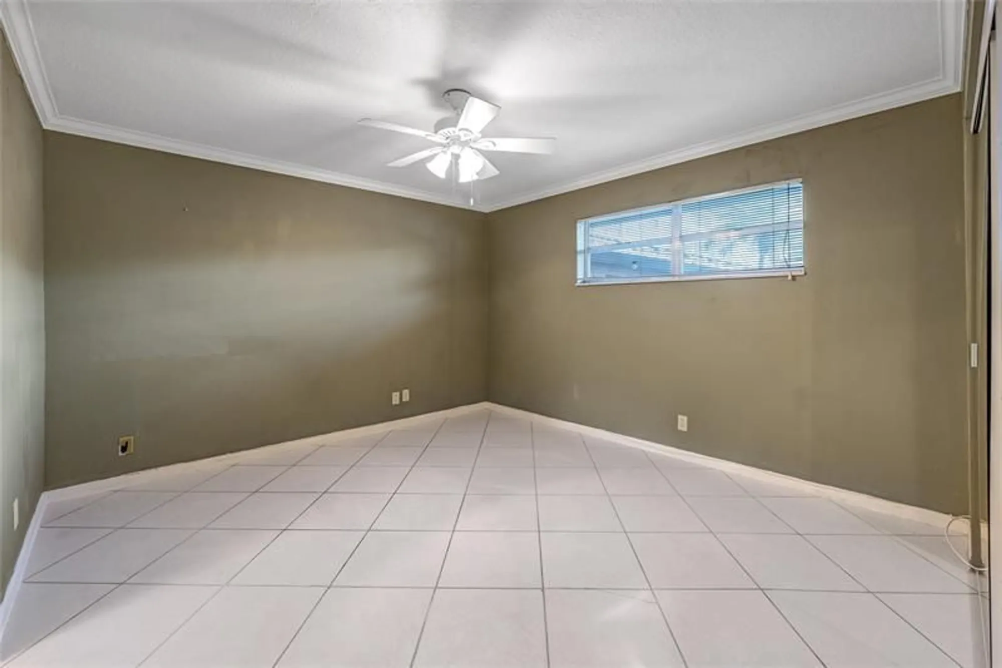Property Slideshow image 16 of 21 | 3774 inverrary blvd apt 104p, Lauderhill, FL, 33319
