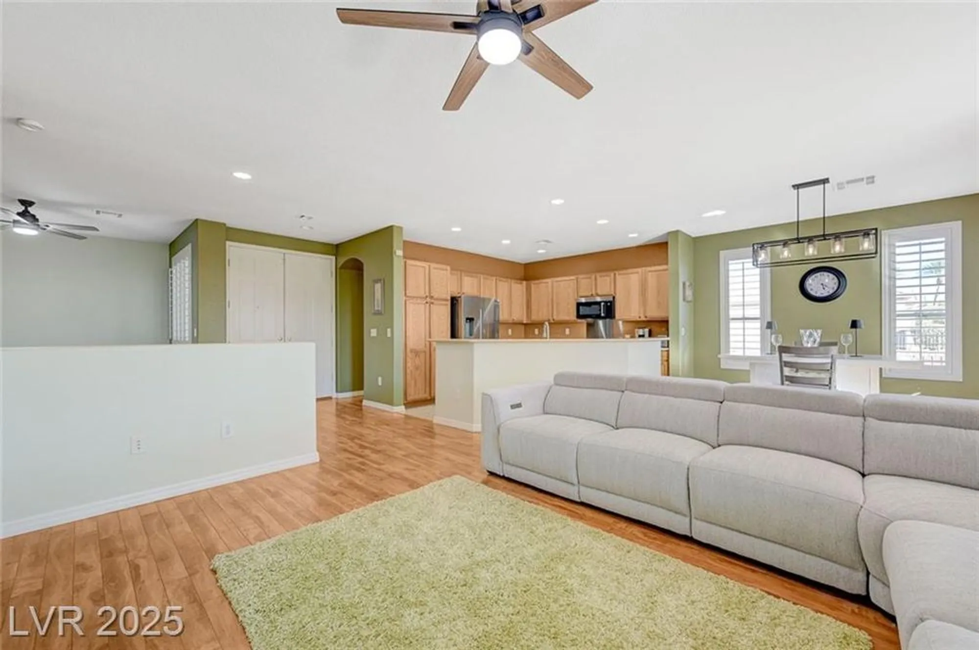 Property Slideshow image 18 of 72 | 4956 momenti st, Las Vegas, NV, 89135