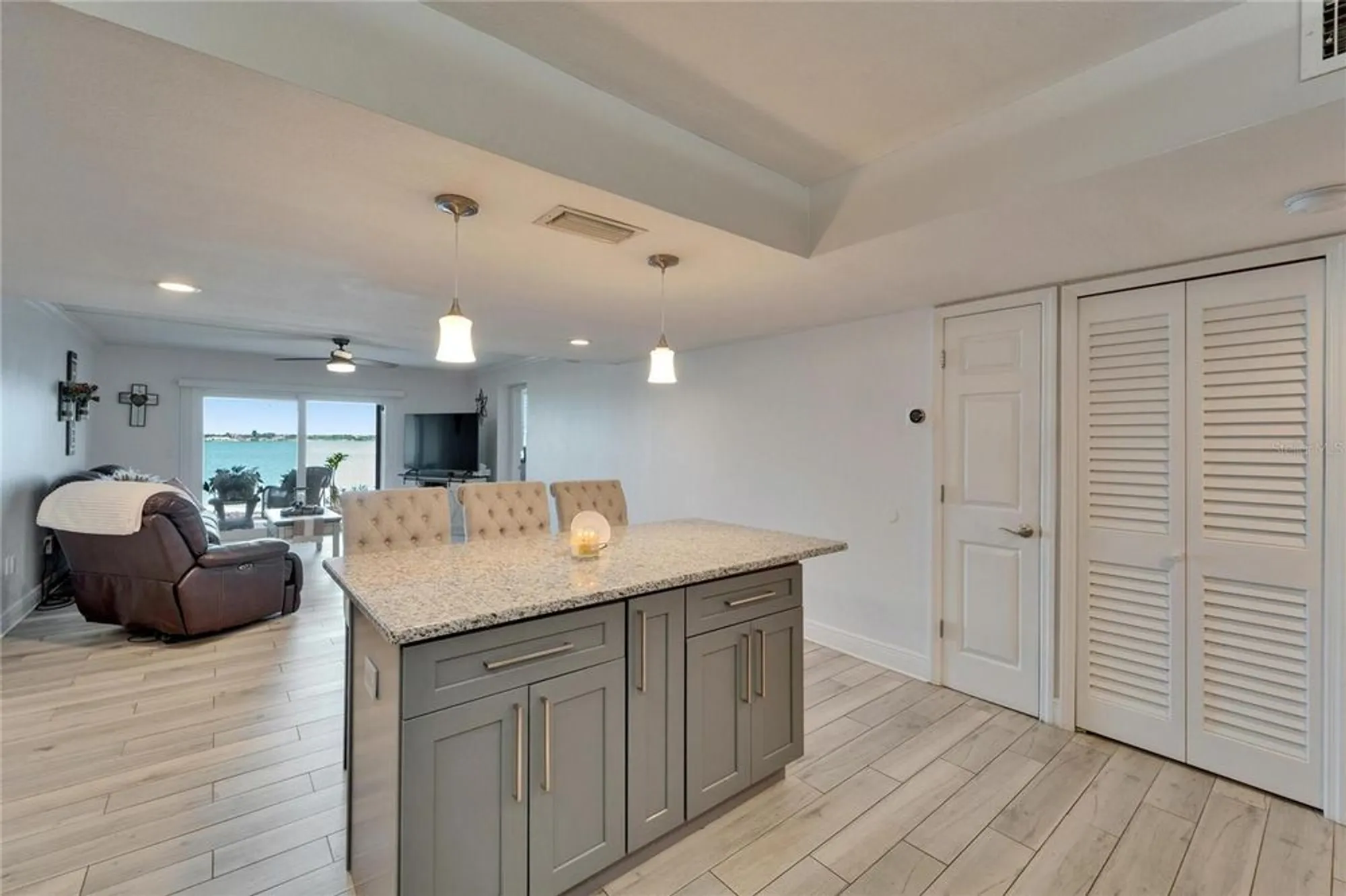 Property Slideshow image 11 of 60 | 7700 sun island dr 107, South Pasadena, FL, 33707