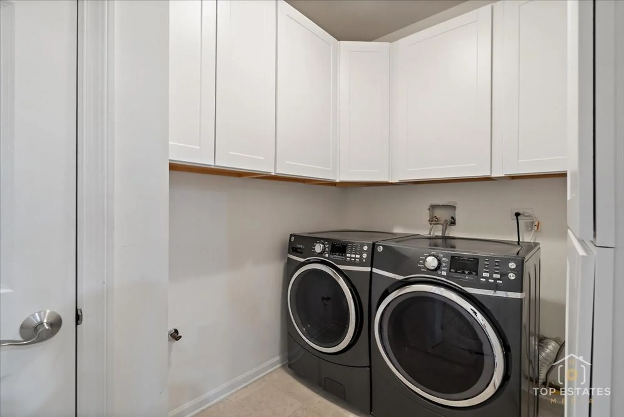 Property Slideshow image 25 of 43 | 1039 riviera dr # 1039, Elgin, IL, 60124