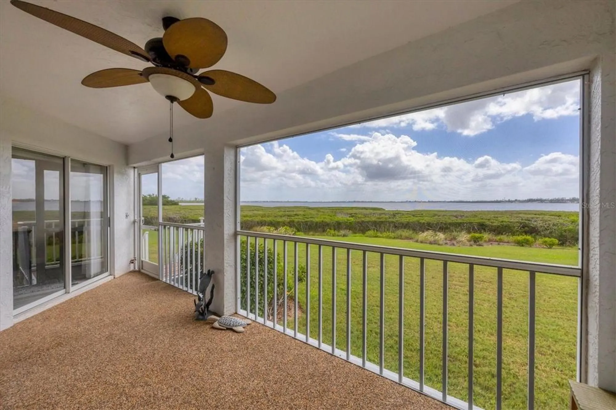 Property Slideshow image 24 of 28 | 1153 edgewater cir, Bradenton, FL, 34209