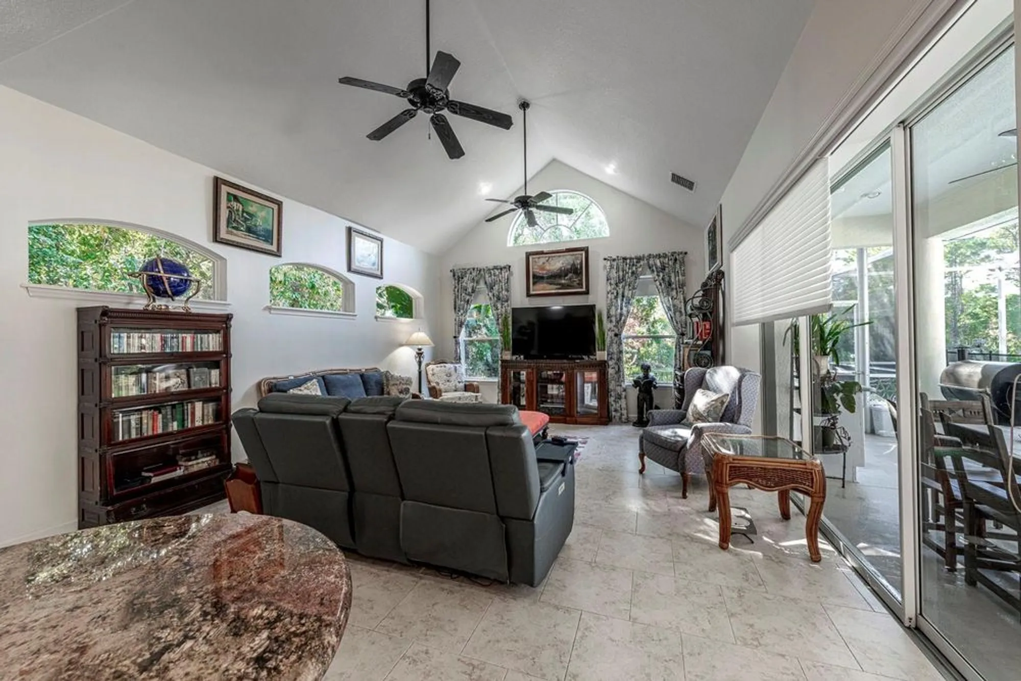 Property Slideshow image 22 of 64 | 5061 greenbriar trl, Mount Dora, FL, 32757