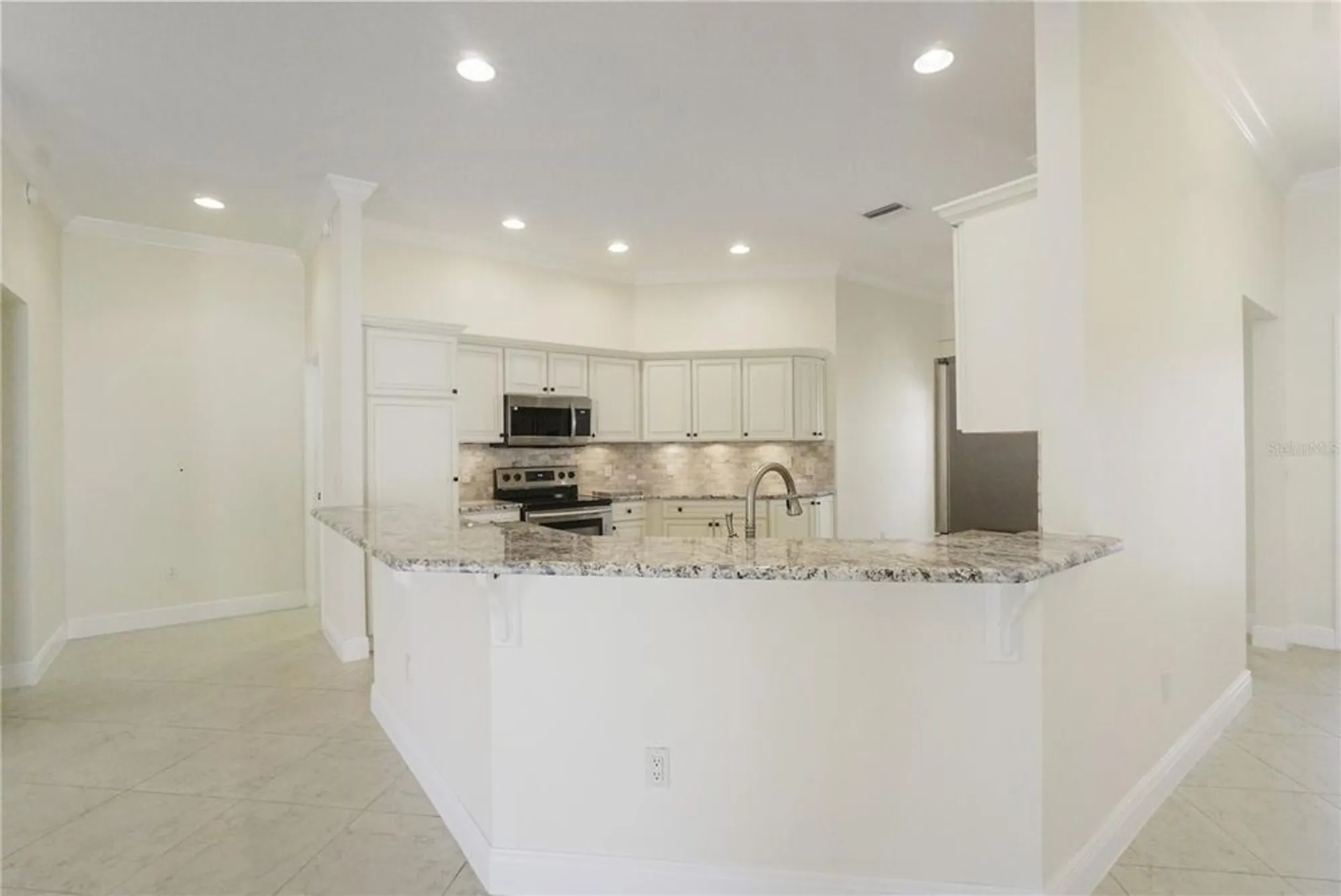 Property Slideshow image 13 of 44 | 445 society hill cir, The Villages, FL, 32162