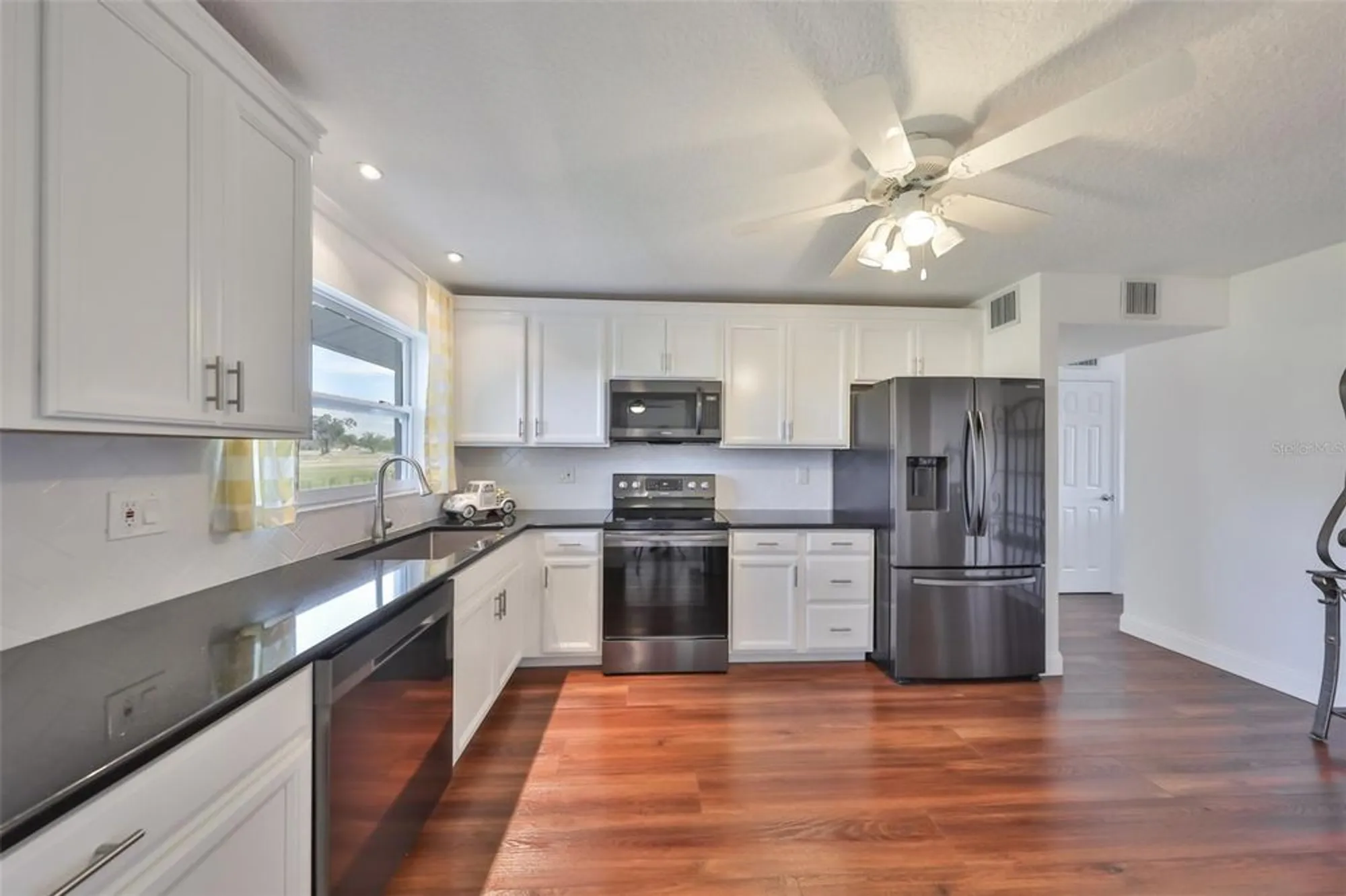 Property Slideshow image 17 of 39 | 611 fox hills dr, Sun City Center, FL, 33573