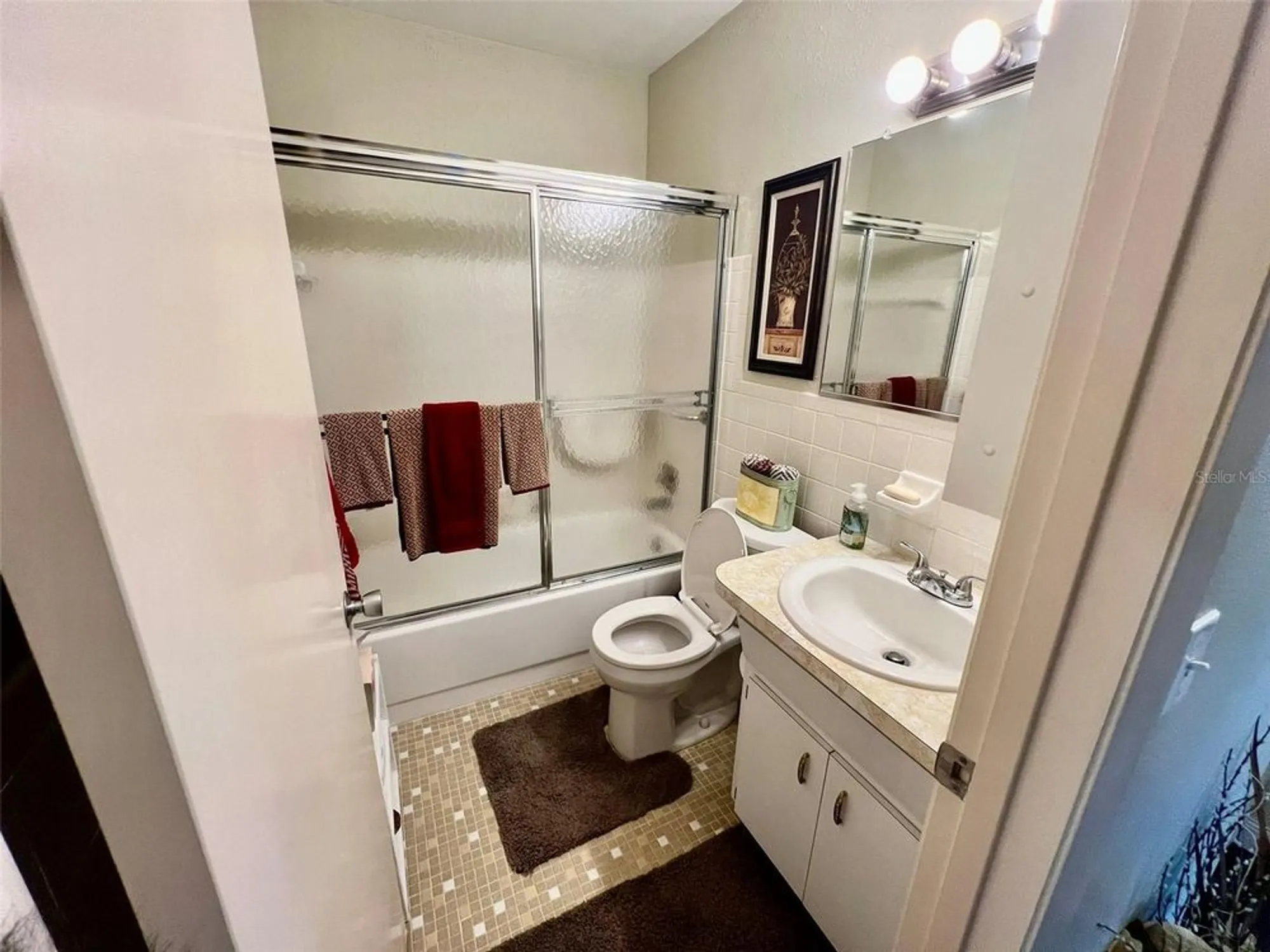 Property Slideshow image 20 of 44 | 2461 rhodesian dr 51, Clearwater, FL, 33763