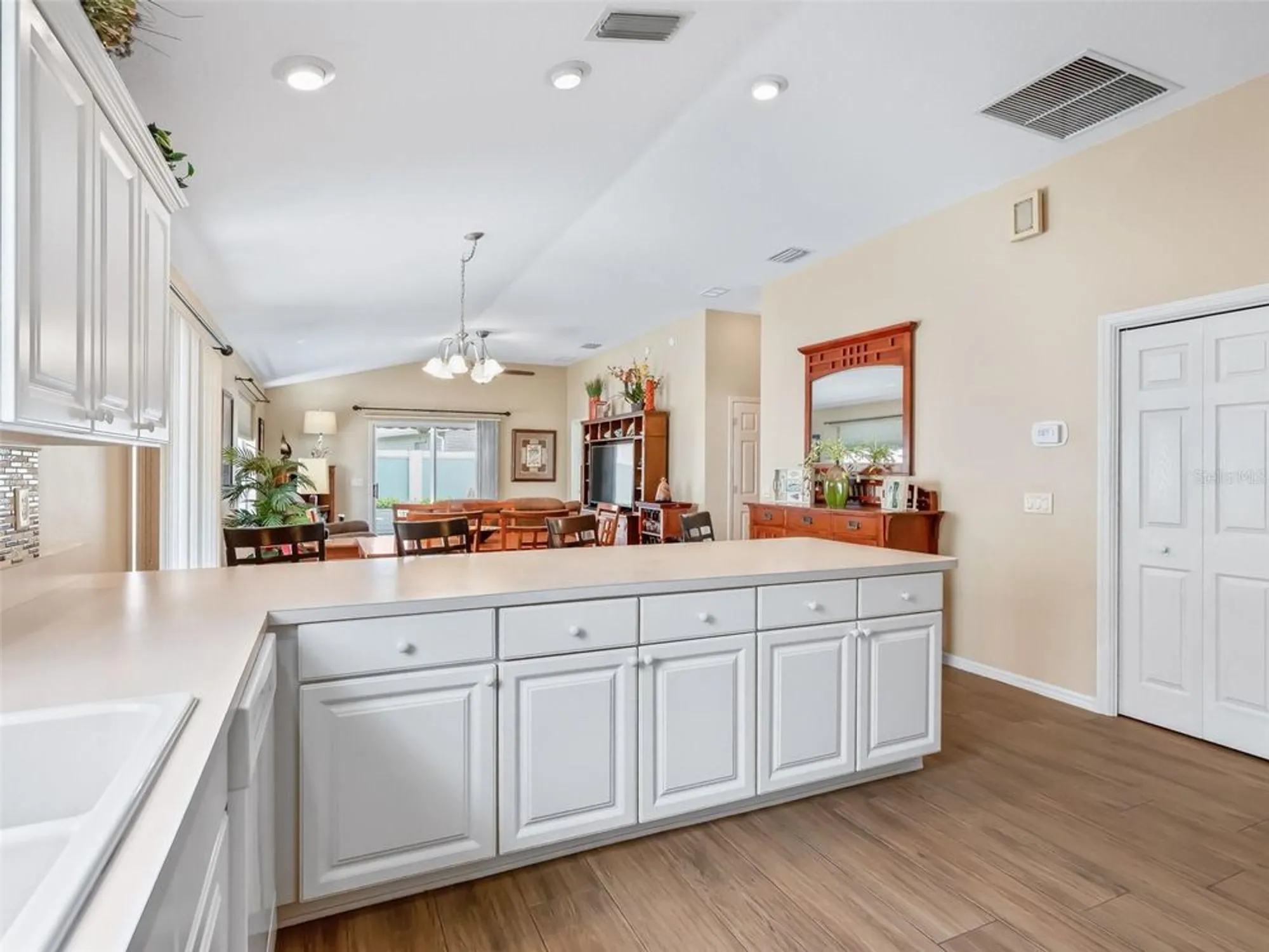 Property Slideshow image 10 of 40 | 978 smyrna st, The Villages, FL, 32162