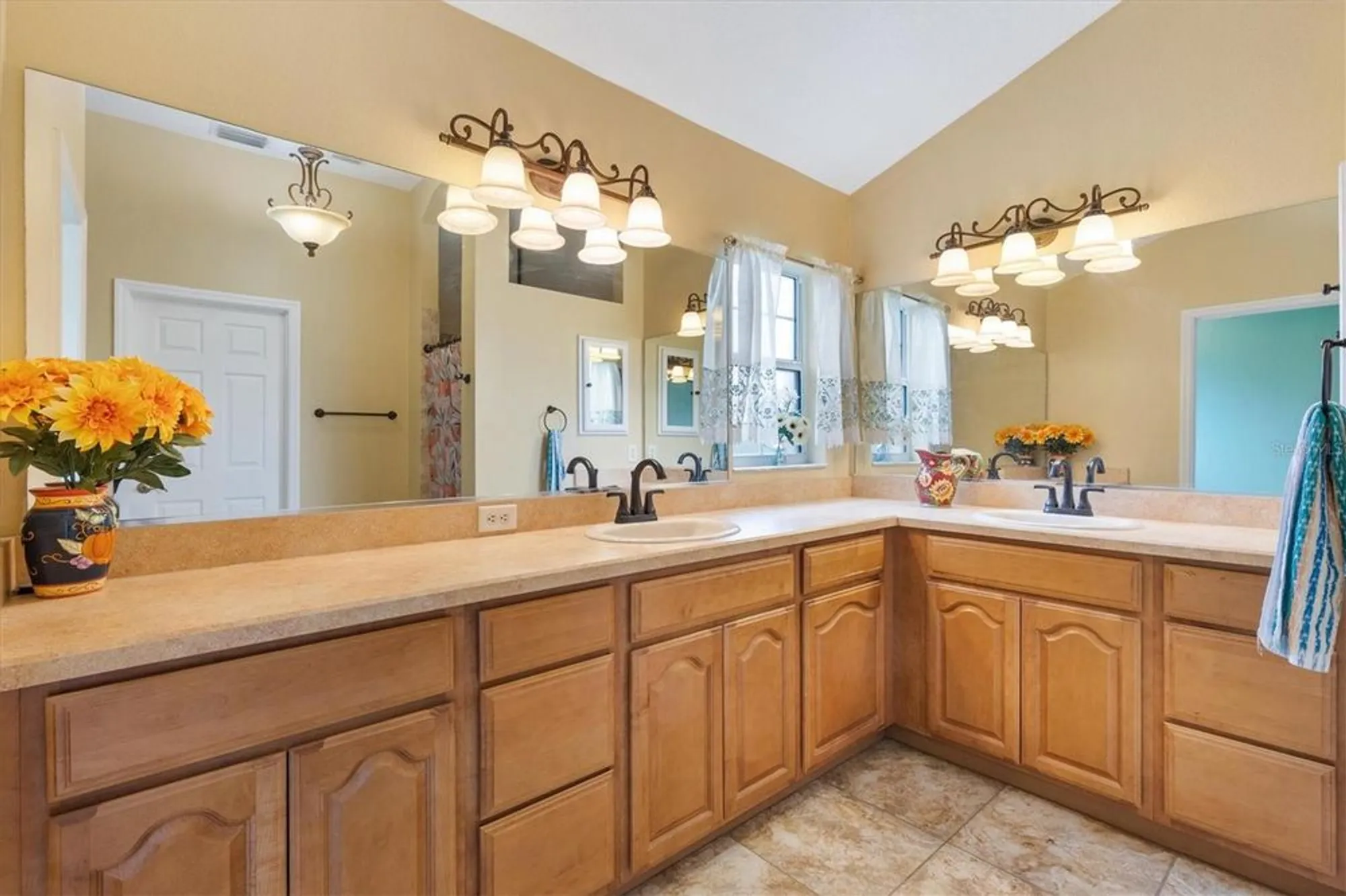 Property Slideshow image 17 of 29 | 39911 bayview dr, Lady Lake, FL, 32159