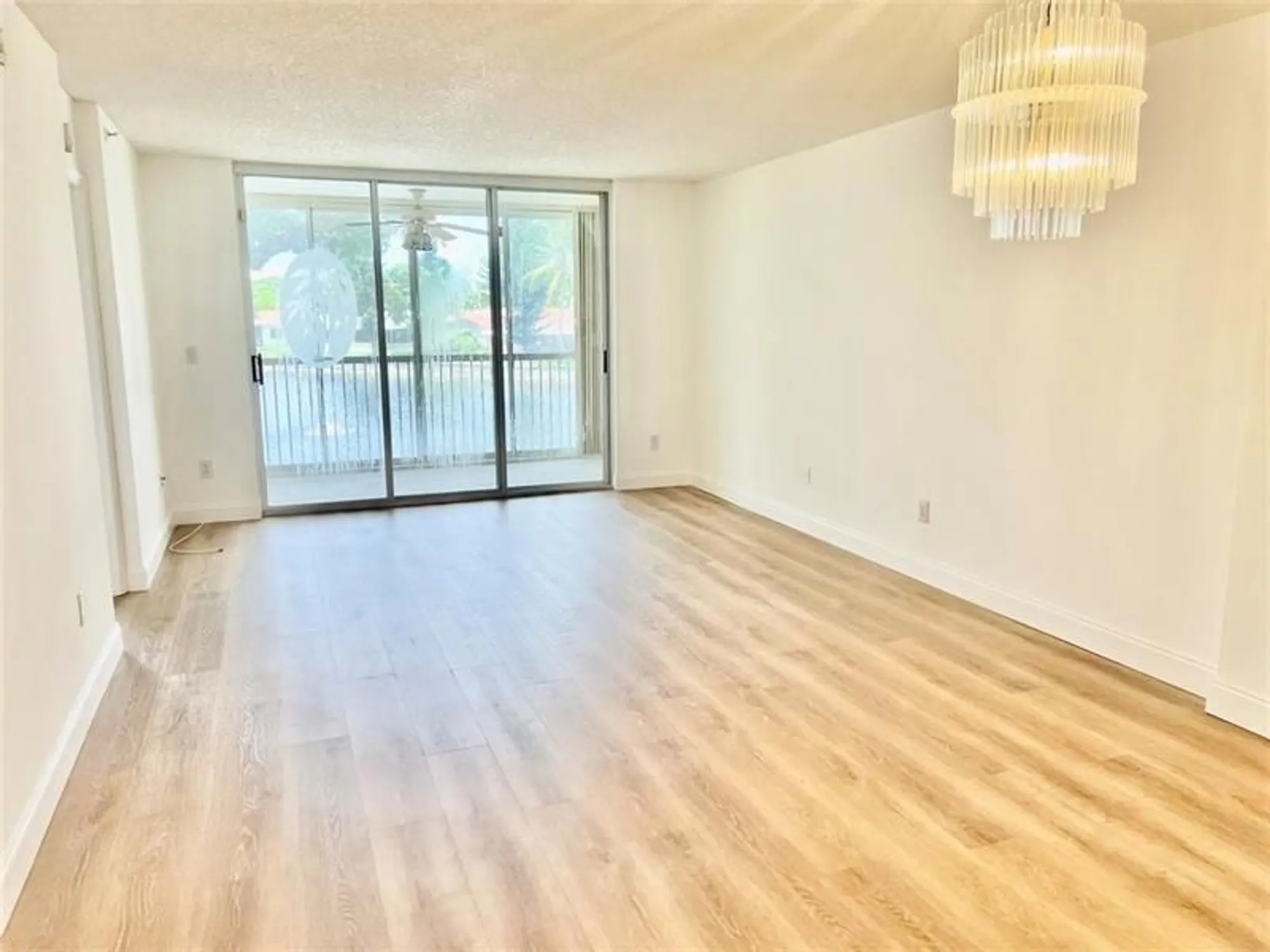 Property Slideshow image 8 of 23 | 9587 weldon cir apt b204, Tamarac, FL, 33321