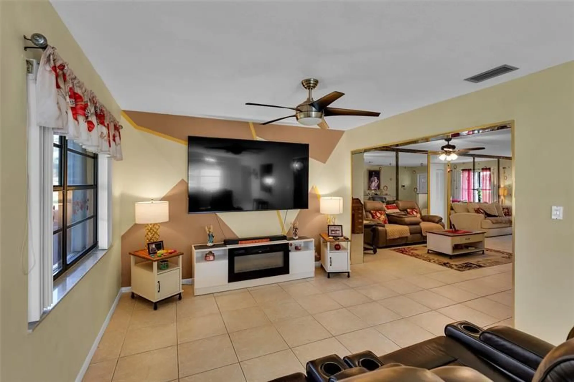 Property Slideshow image 22 of 50 | 9802 nw 75th ct, Tamarac, FL, 33321