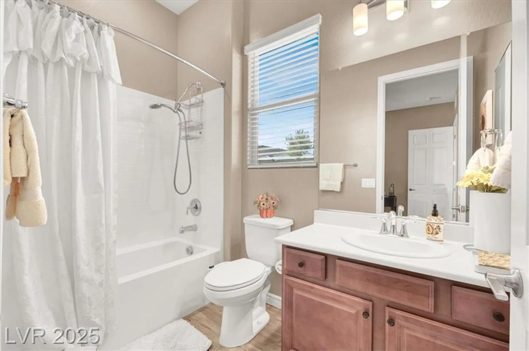 Property Slideshow image 12 of 48 | 400 middlestone ave, Henderson, NV, 89011