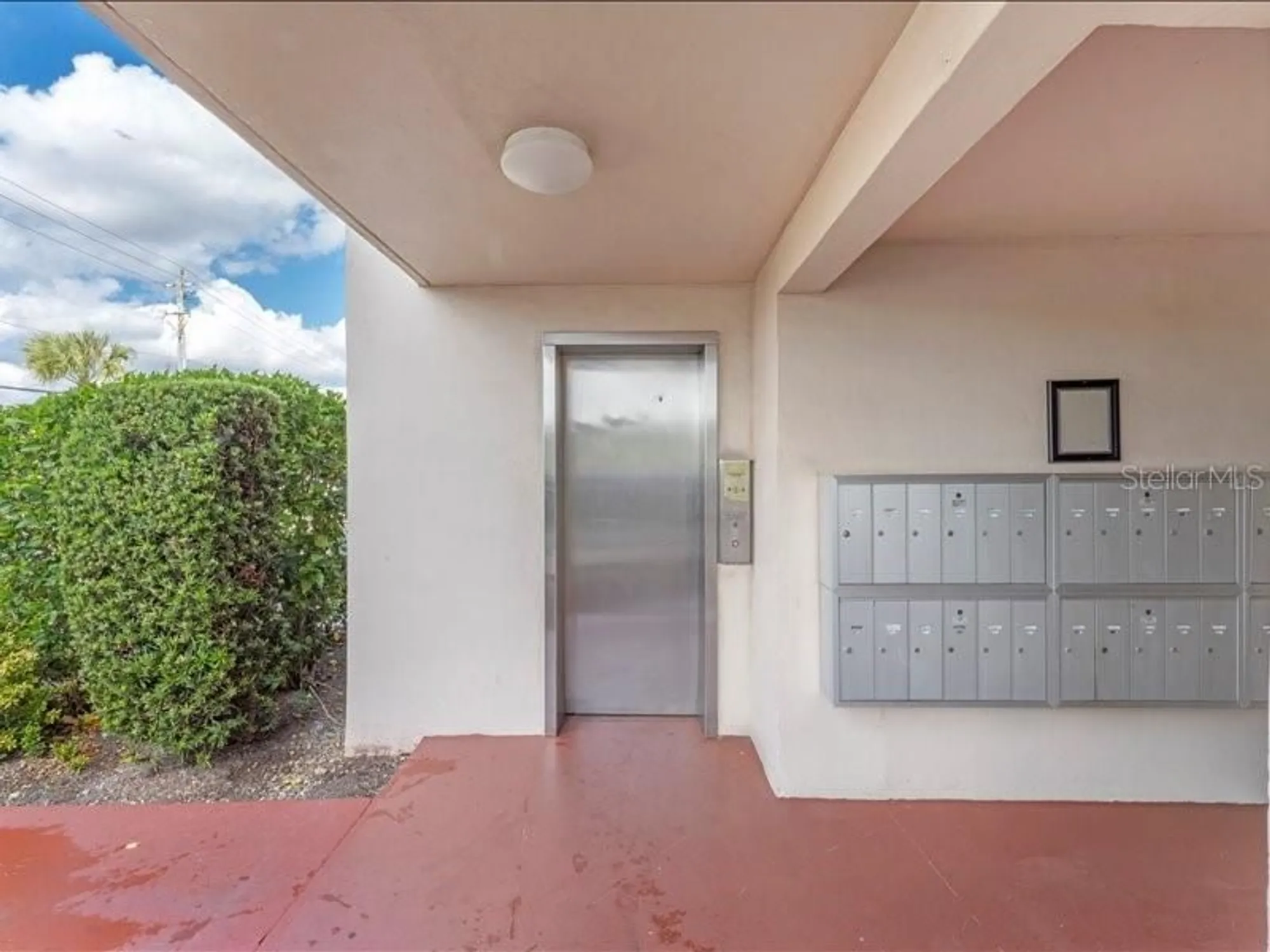 Property Slideshow image 3 of 50 | 2724 garden dr n apt 204, Lake Worth, FL, 33461