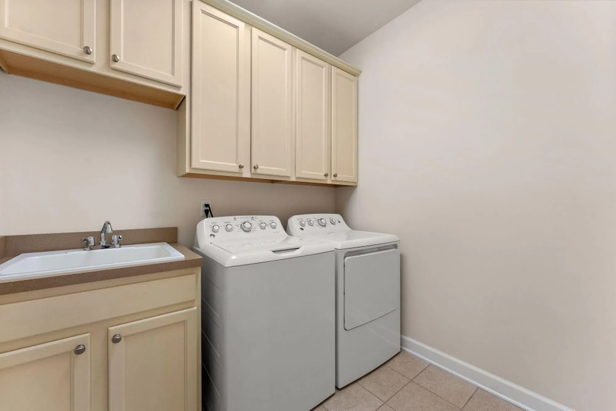 Property Slideshow image 27 of 40 | 2714 rustic crooked cir, Valparaiso, IN, 46385