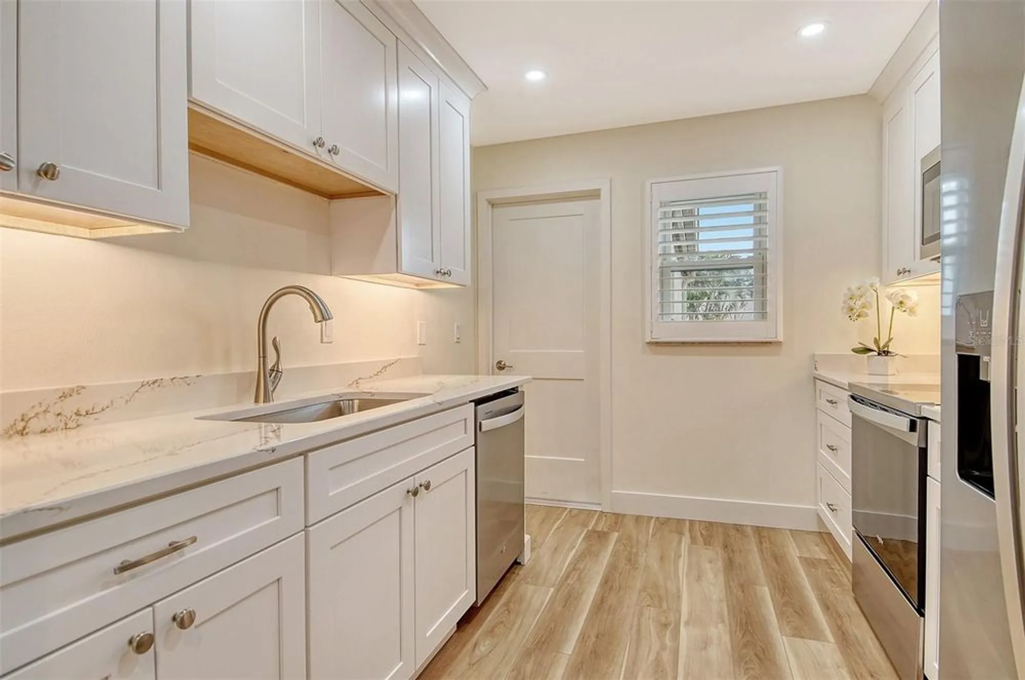 Property Slideshow image 21 of 65 | 119 whispering sands cir # v36, Sarasota, FL, 34242