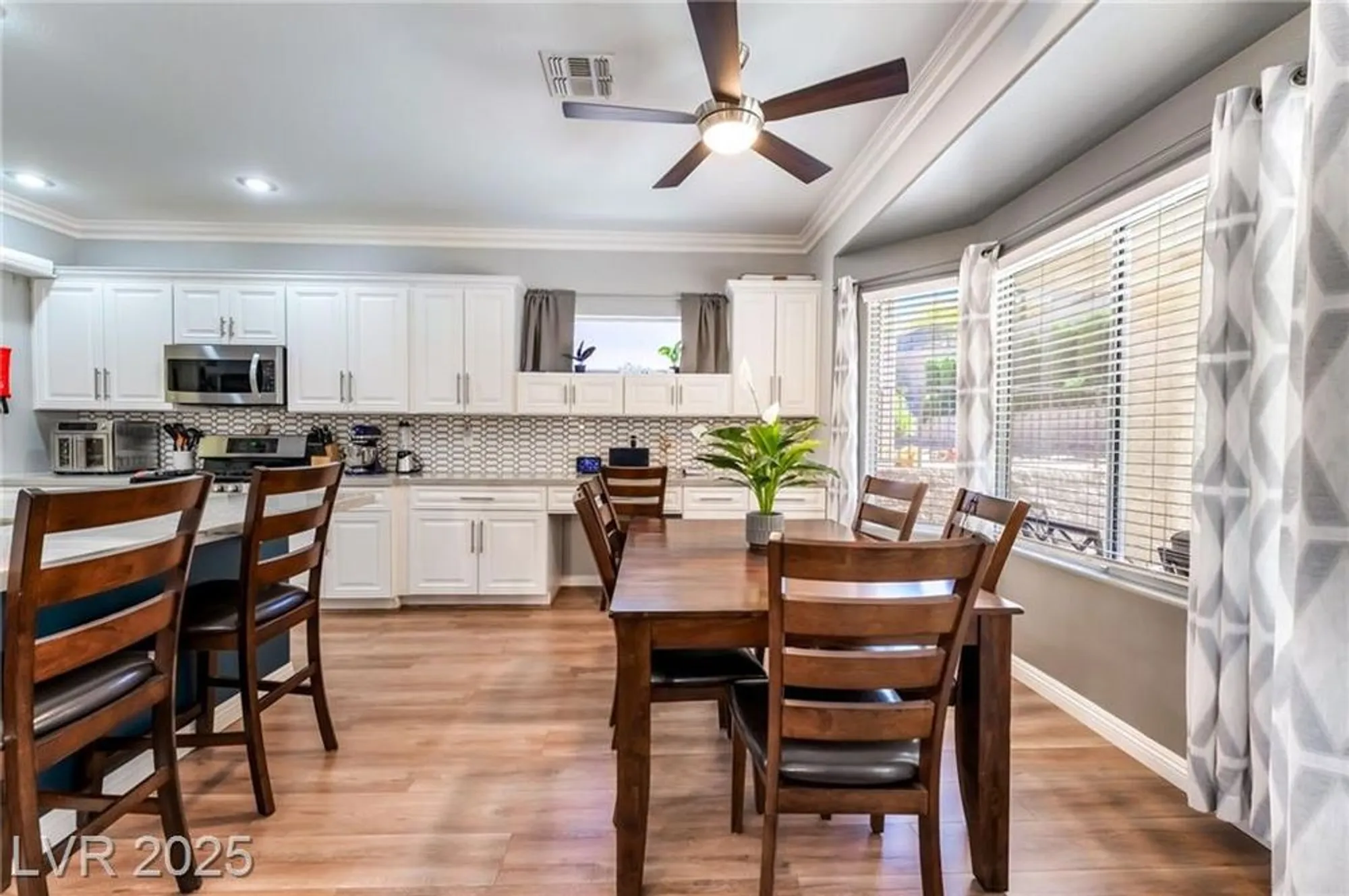 Property Slideshow image 14 of 47 | 1628 rockcrest hills ave, Henderson, NV, 89052
