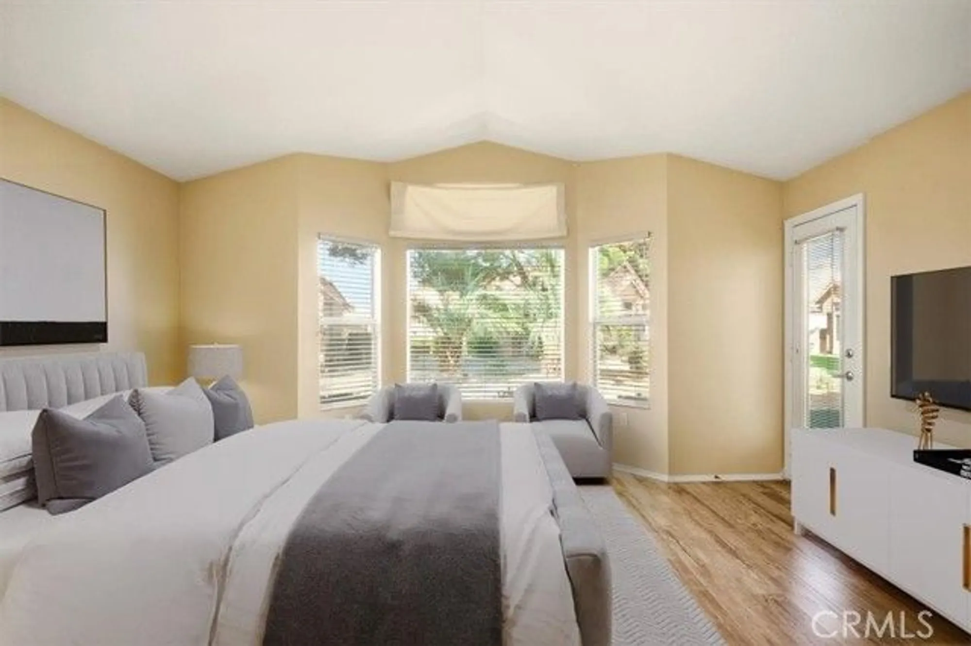 Property Slideshow image 18 of 36 | 19146 oak st, Apple Valley, CA, 92308