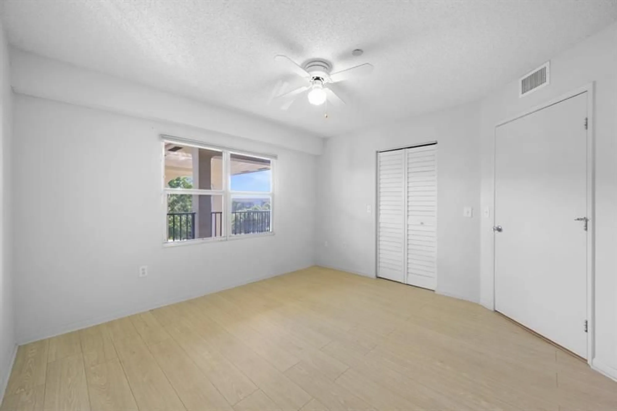 Property Slideshow image 14 of 23 | 550 sw 137th ave 401l, Pembroke Pines, FL, 33027