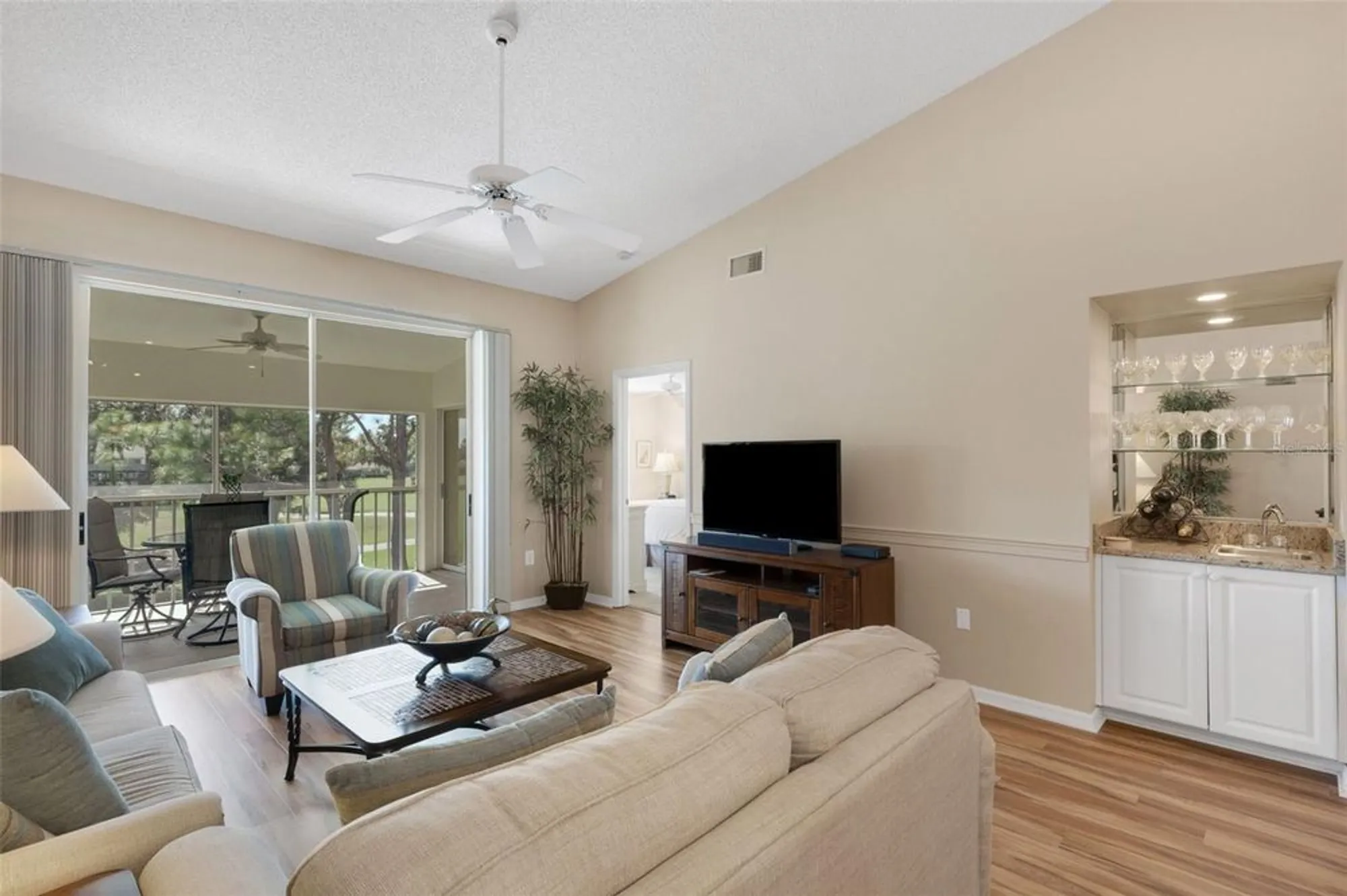 Property Slideshow image 28 of 58 | 6908 drewrys blf 712, Bradenton, FL, 34203