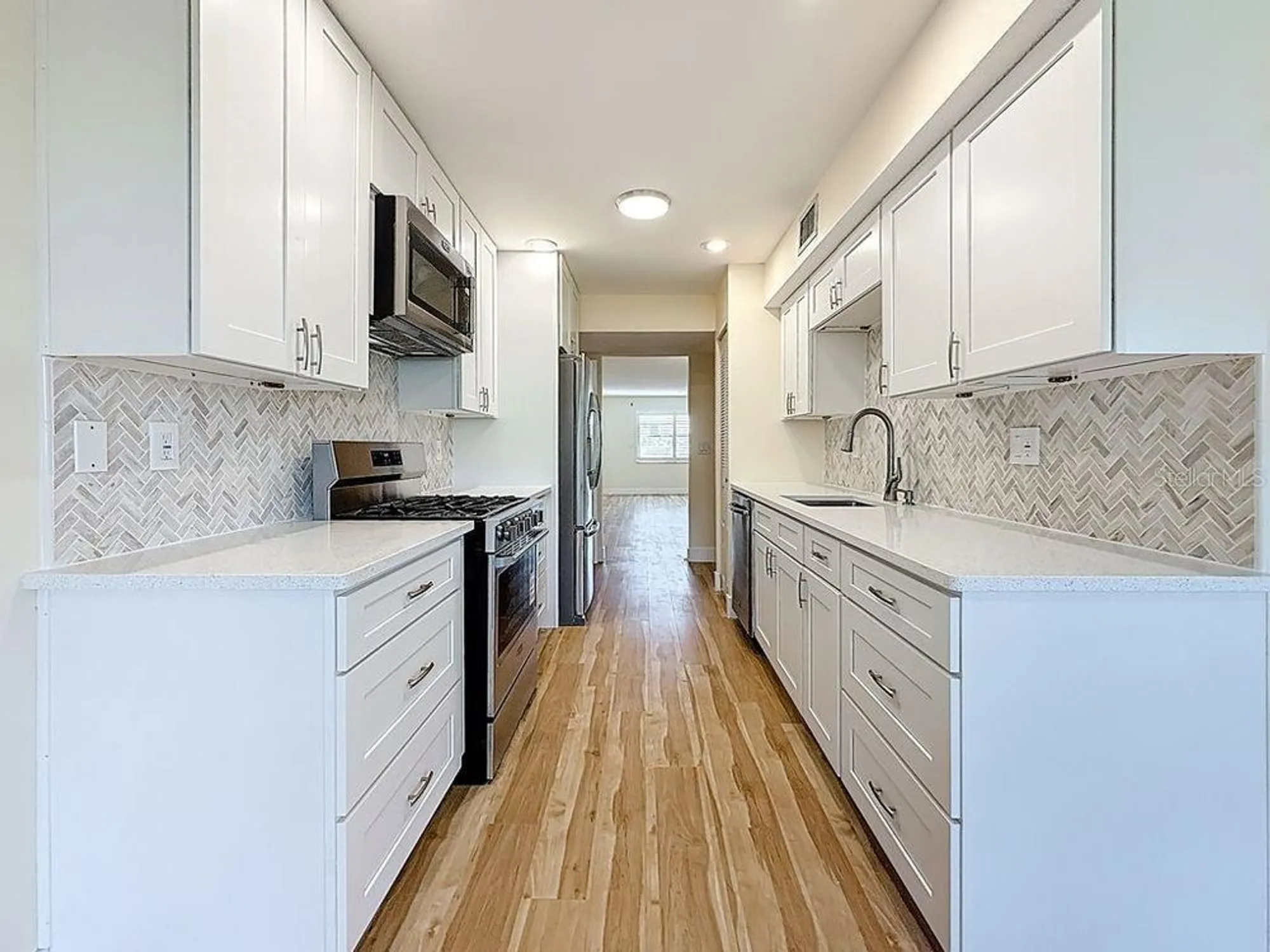 Property Slideshow image 12 of 50 | 8198 terrace garden dr n unit 407, St Petersburg, FL, 33709