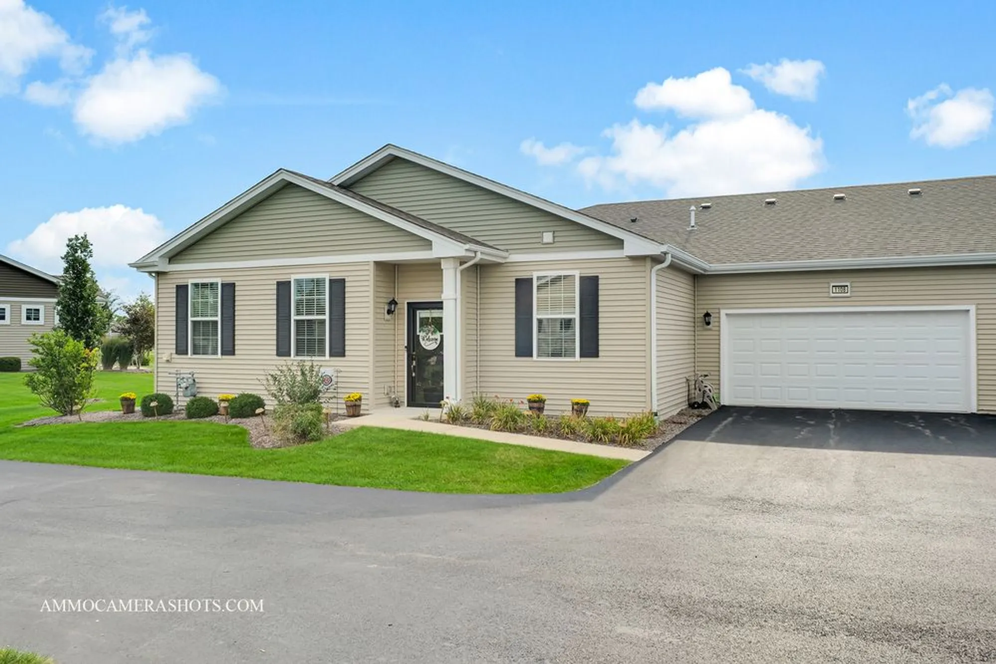 Property Slideshow image 1 of 29 | 1108 crestview ln # 1354, Pingree Grove, IL, 60140