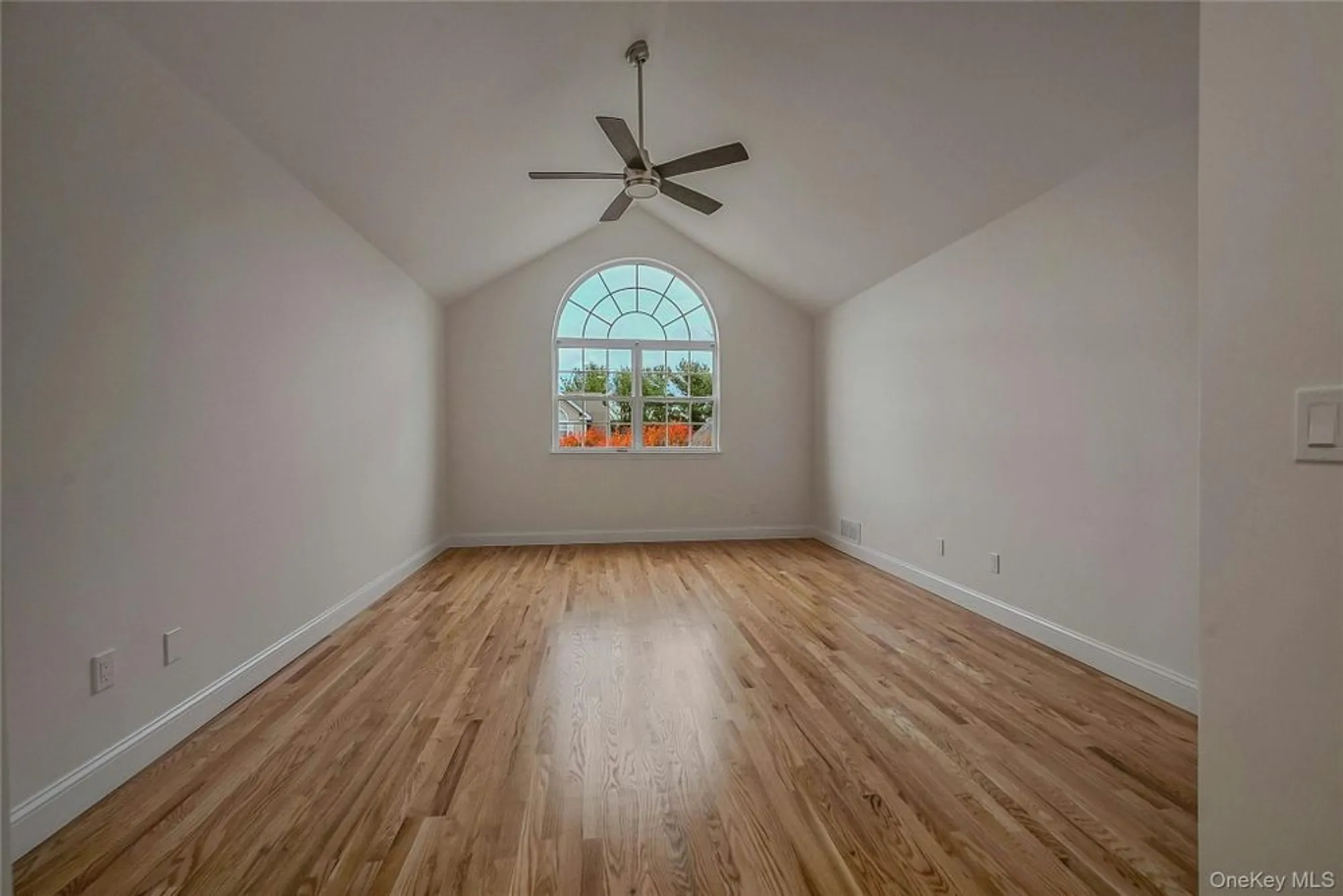 Property Slideshow image 21 of 47 | 98 scenic lake dr, Riverhead, NY, 11901