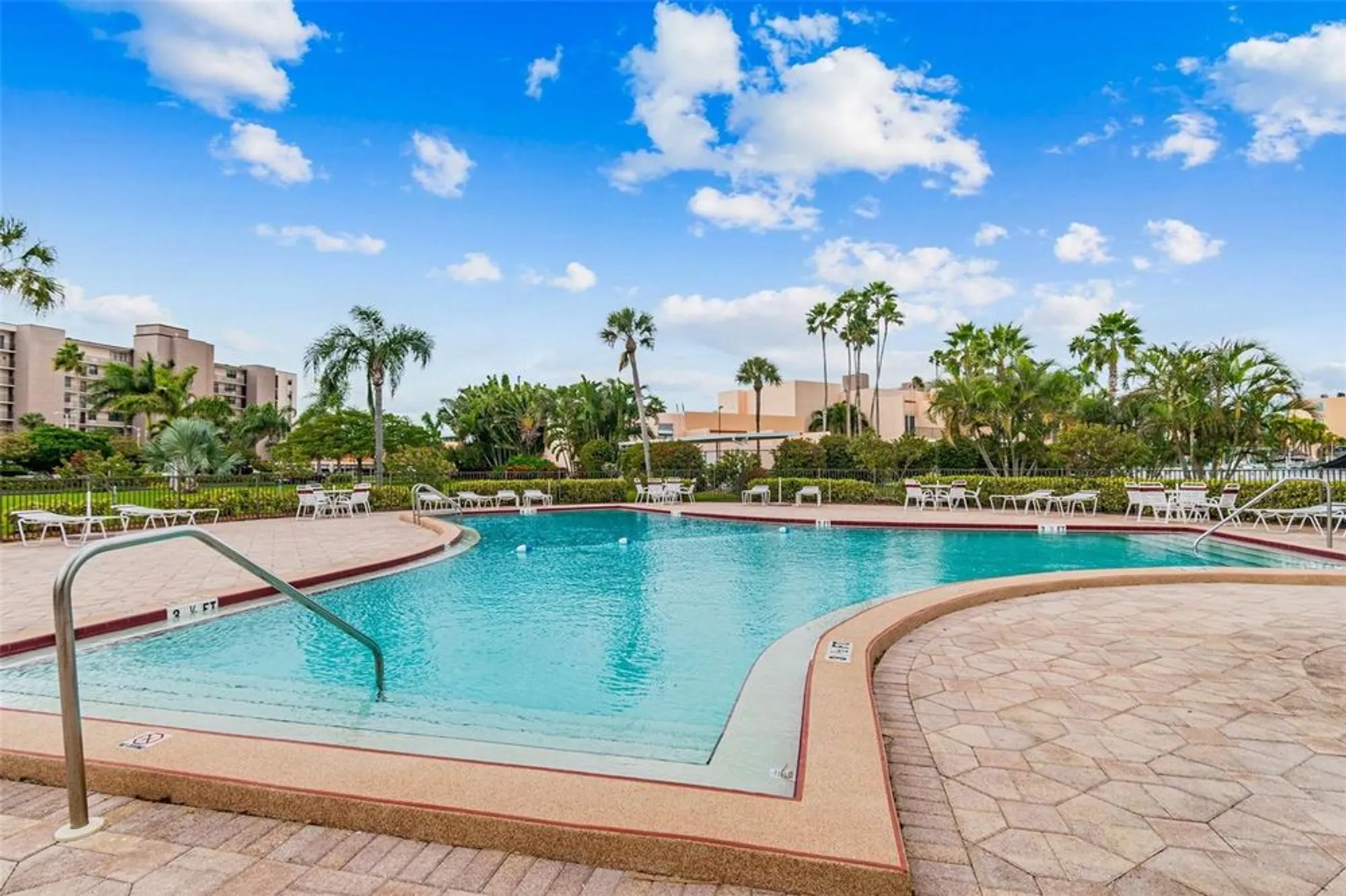 Property Slideshow image 53 of 93 | 7400 sun island dr 207, South Pasadena, FL, 33707