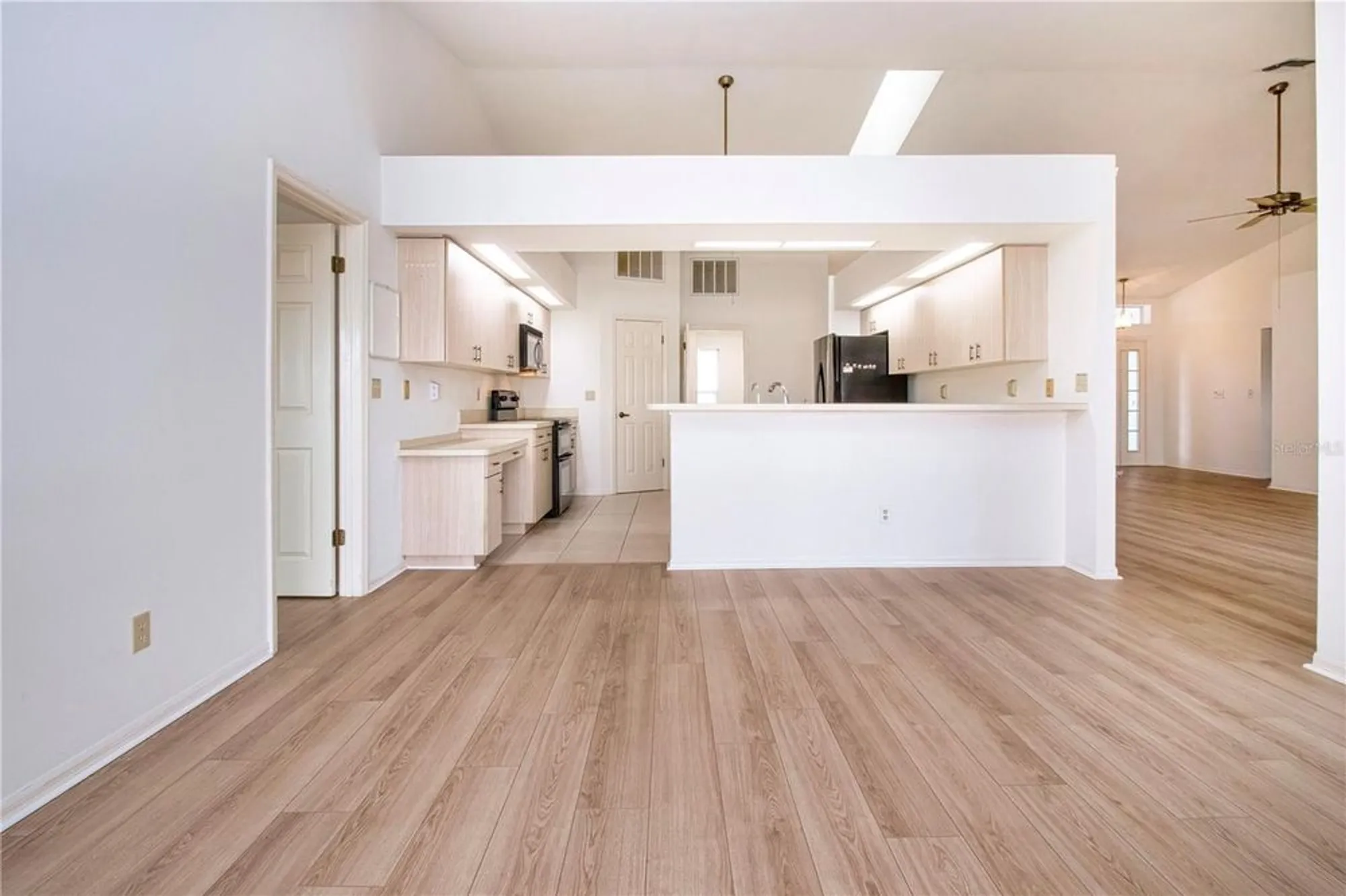 Property Slideshow image 20 of 60 | 2016 new bedford dr, Sun City Center, FL, 33573