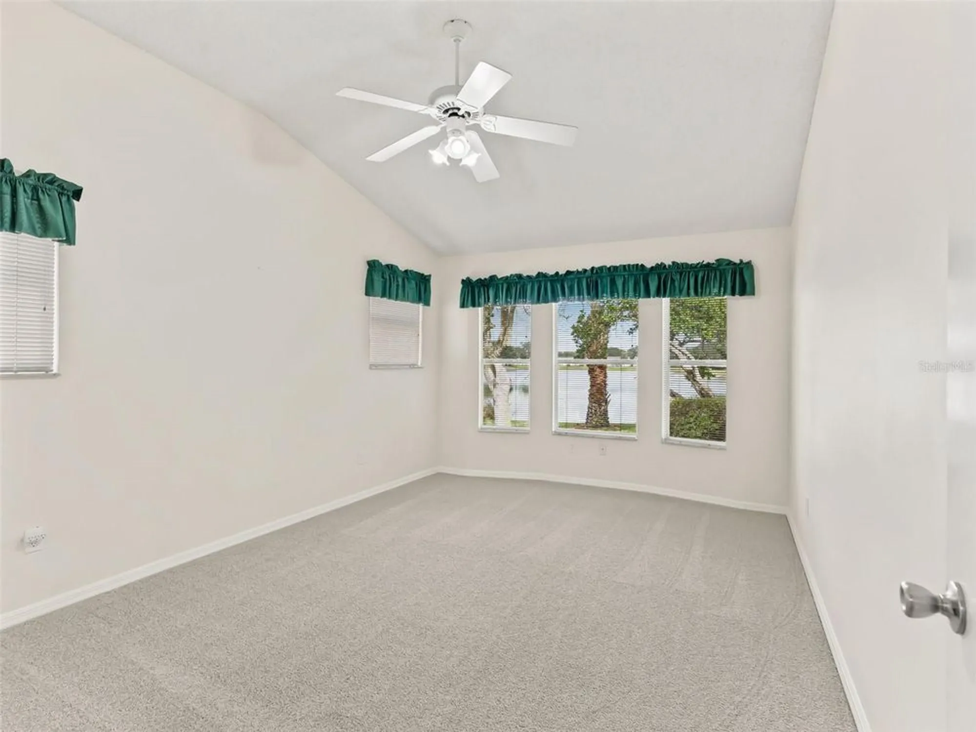 Property Slideshow image 36 of 51 | 1013 del rio dr, Lady Lake, FL, 32159