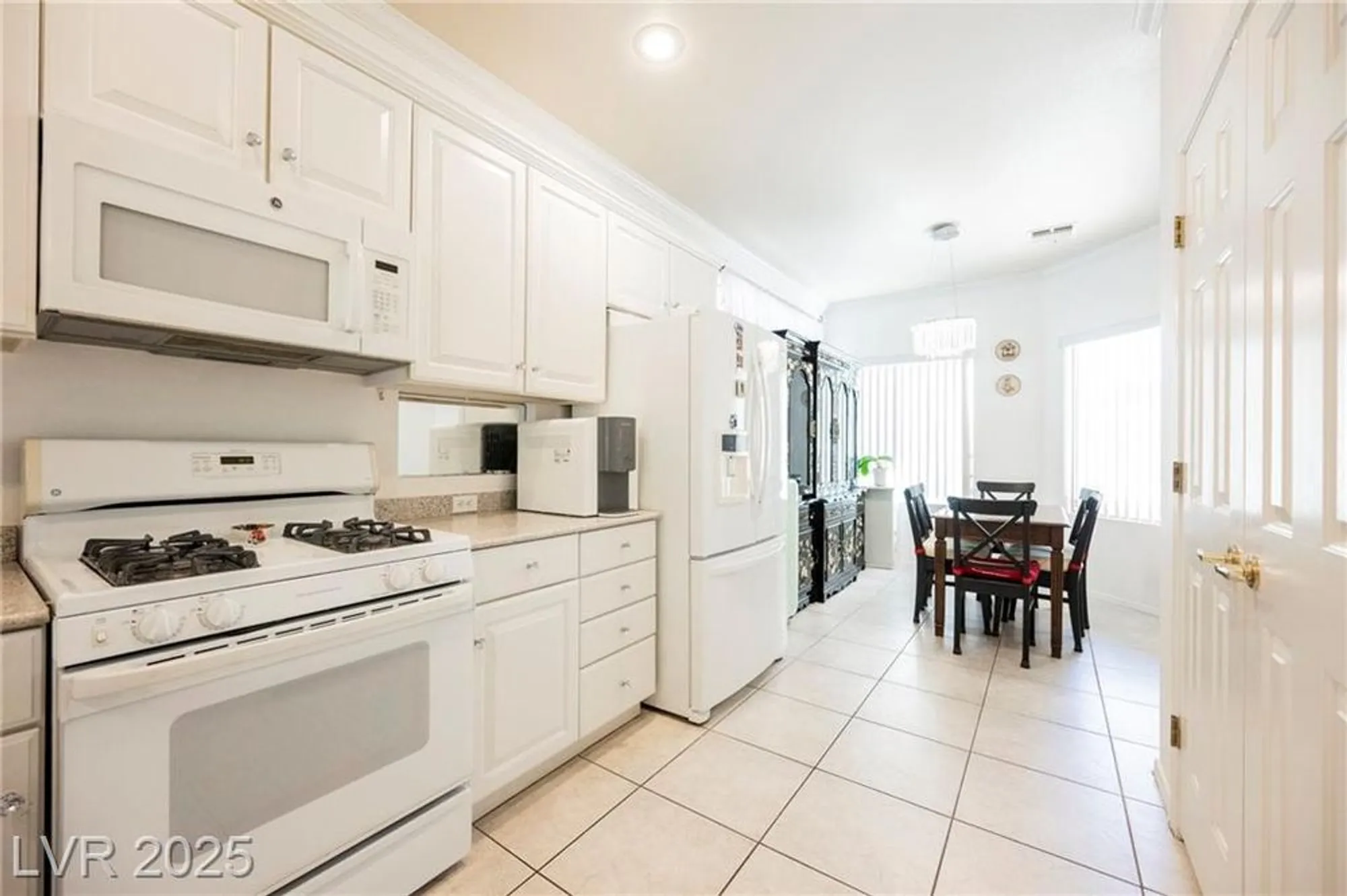 Property Slideshow image 6 of 50 | 1818 eagle mesa ave, Henderson, NV, 89012