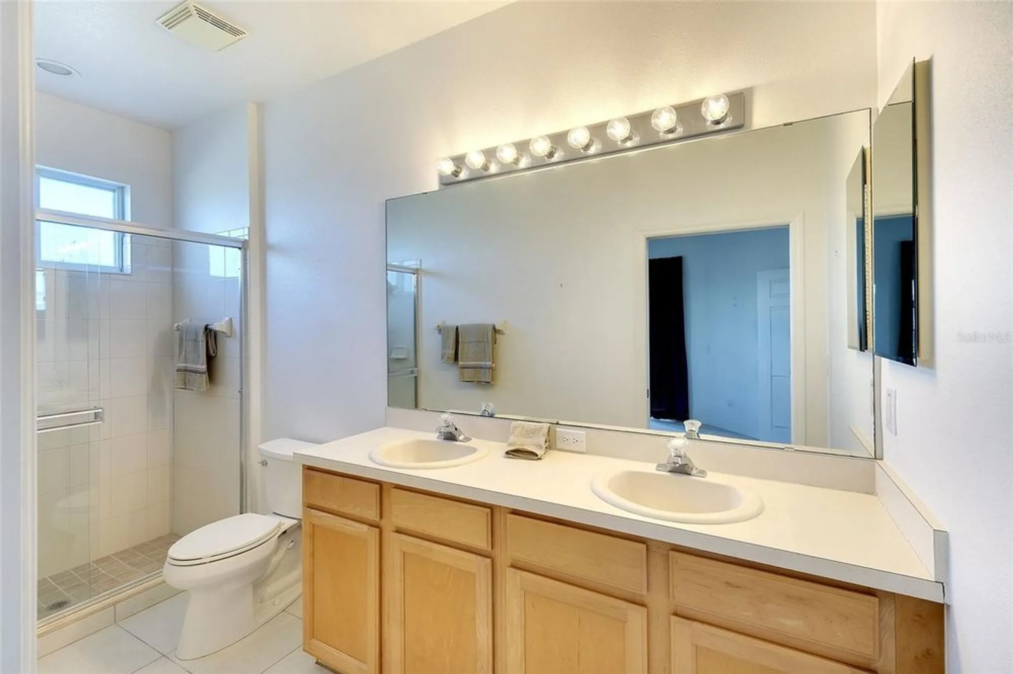Property Slideshow image 14 of 34 | 4253 cascade falls dr, Sarasota, FL, 34243