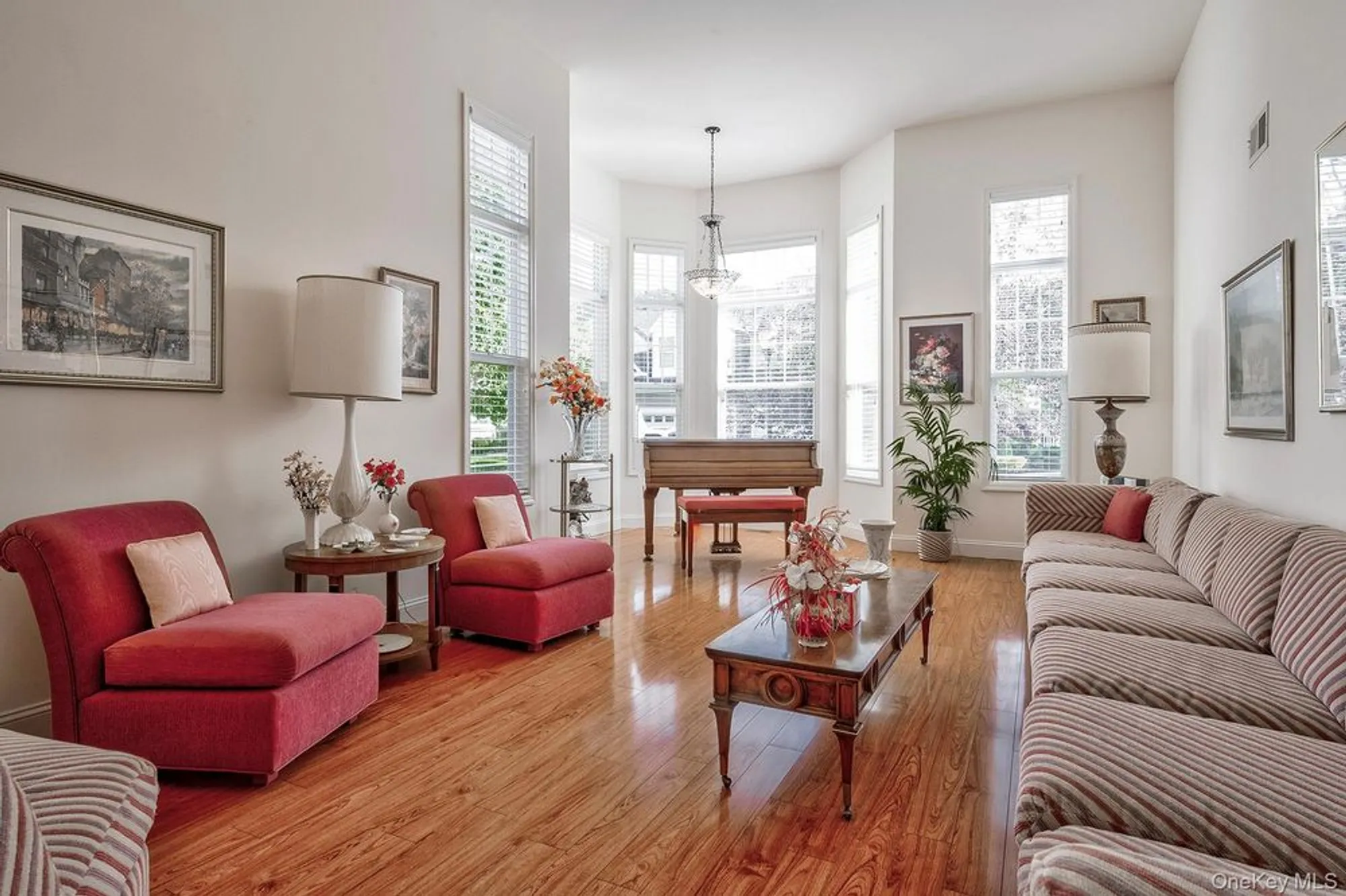 Property Slideshow image 10 of 28 | 60 pacific dunes ct, Medford, NY, 11763