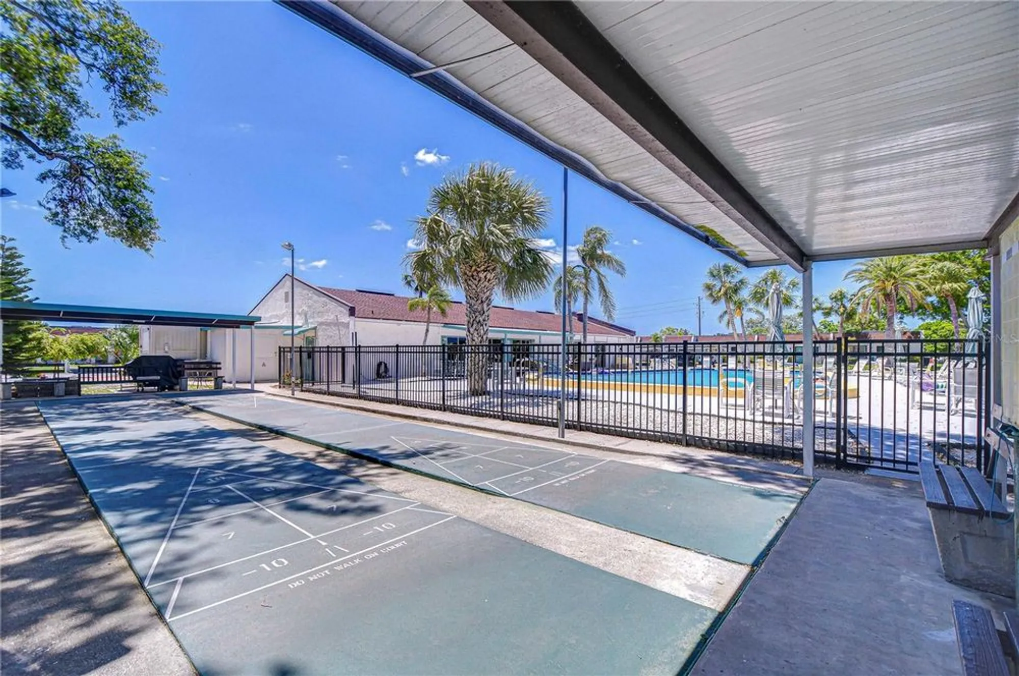 Property Slideshow image 33 of 35 | 13870 oakwood ln # 13870, Seminole, FL, 33776