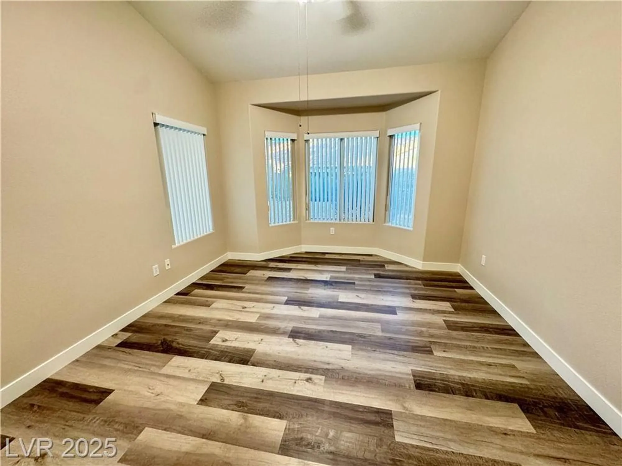 Property Slideshow image 17 of 98 | 10316 bent brook pl, Las Vegas, NV, 89134