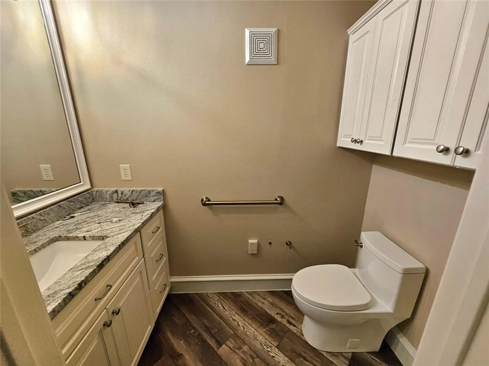 Property Slideshow image 17 of 35 | 301 watermere dr apt 216, Southlake, TX, 76092