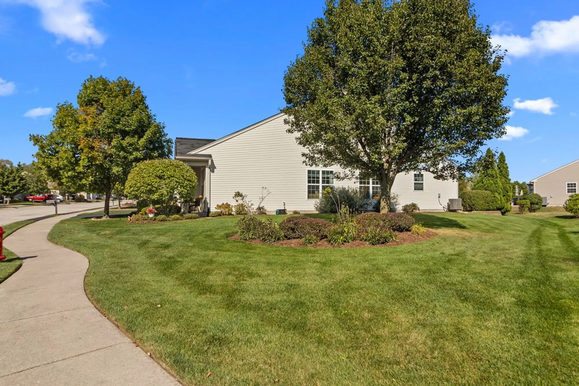 Property Slideshow image 25 of 29 | 12774 holbrook dr, Huntley, IL, 60142