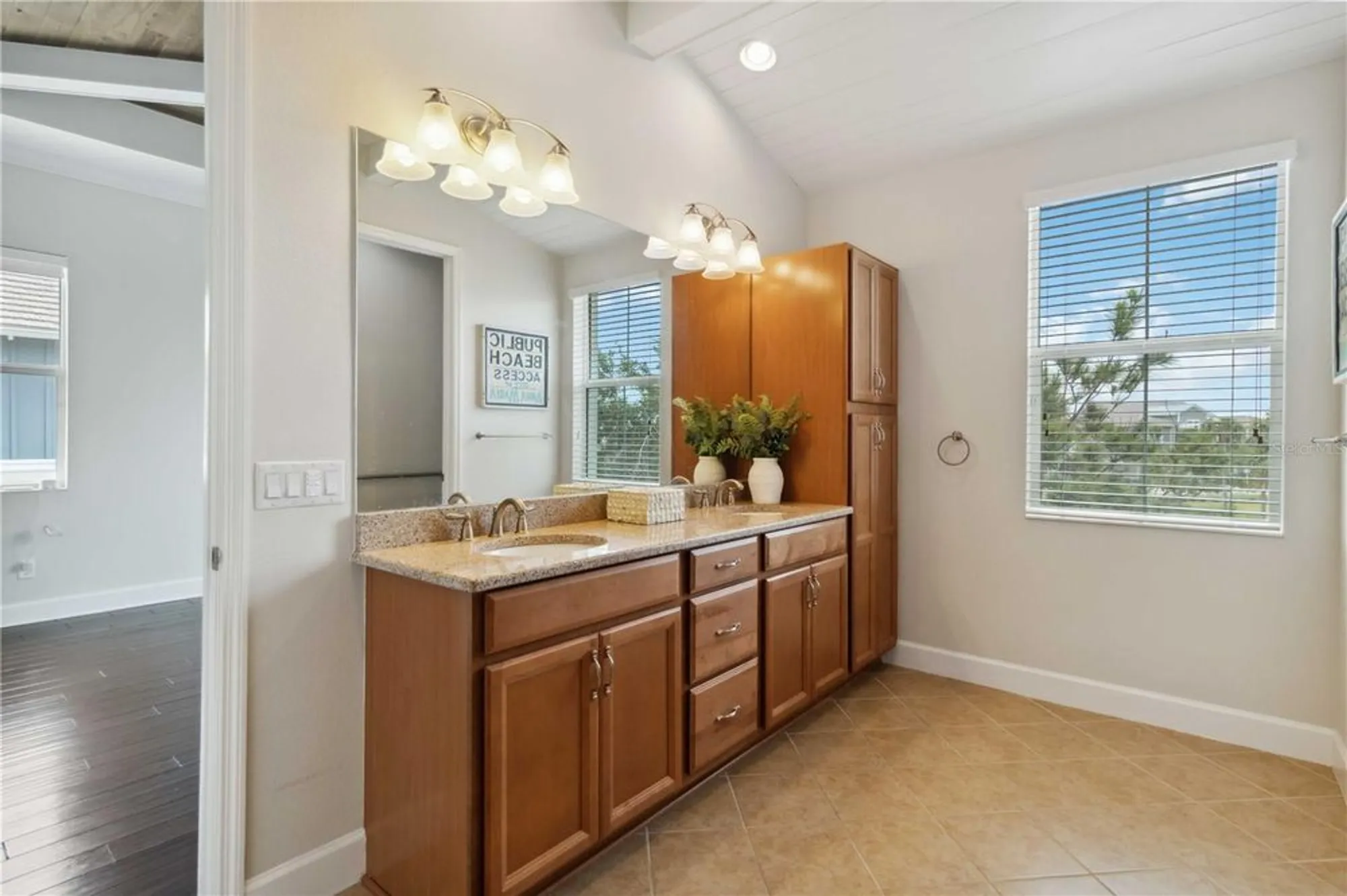 Property Slideshow image 19 of 88 | 230 sapphire lake dr unit 201, Bradenton, FL, 34209