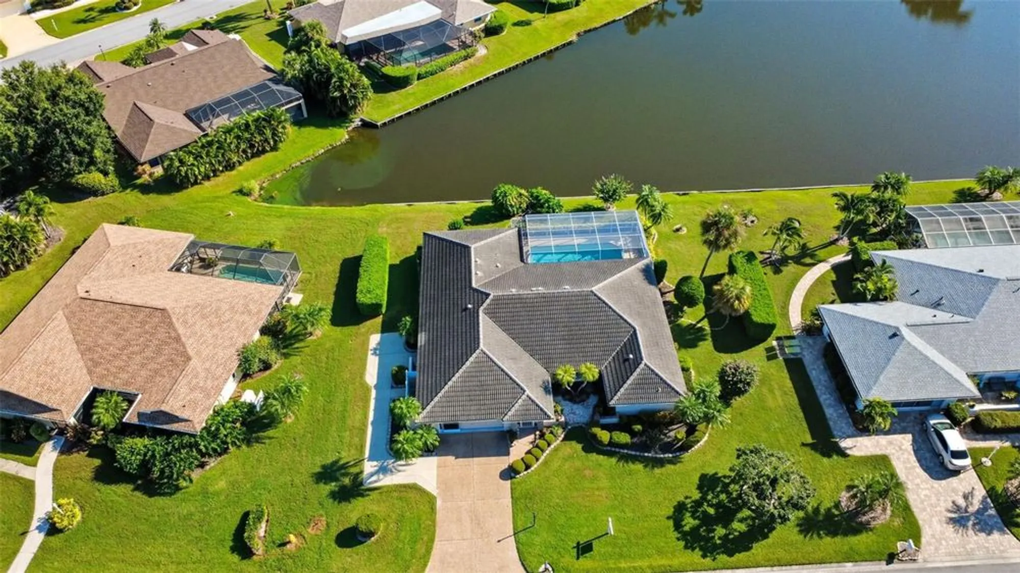 Property Slideshow image 4 of 61 | 6994 country lakes cir, Sarasota, FL, 34243