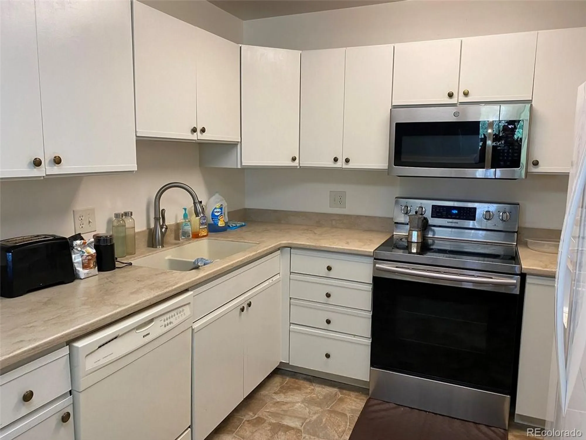 Property Slideshow image 2 of 34 | 3144 s wheeling way apt 410, Aurora, CO, 80014