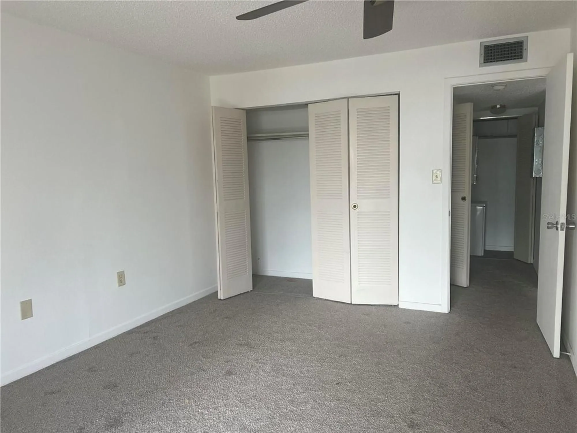 Property Slideshow image 7 of 22 | 202 47th avenue dr 333, Bradenton, FL, 34207