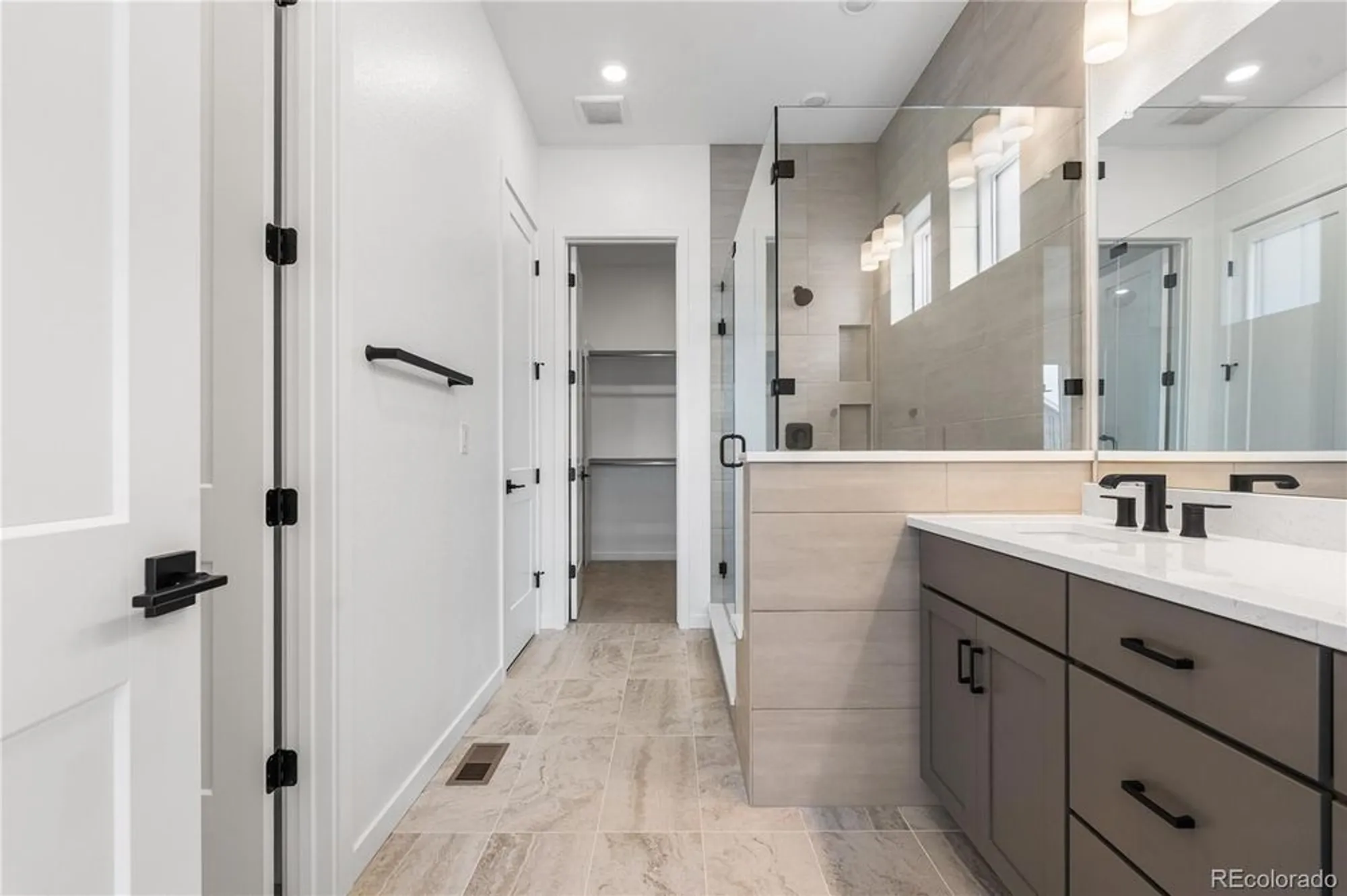 Property Slideshow image 21 of 29 | 11112 amber light cir, Littleton, CO, 80125