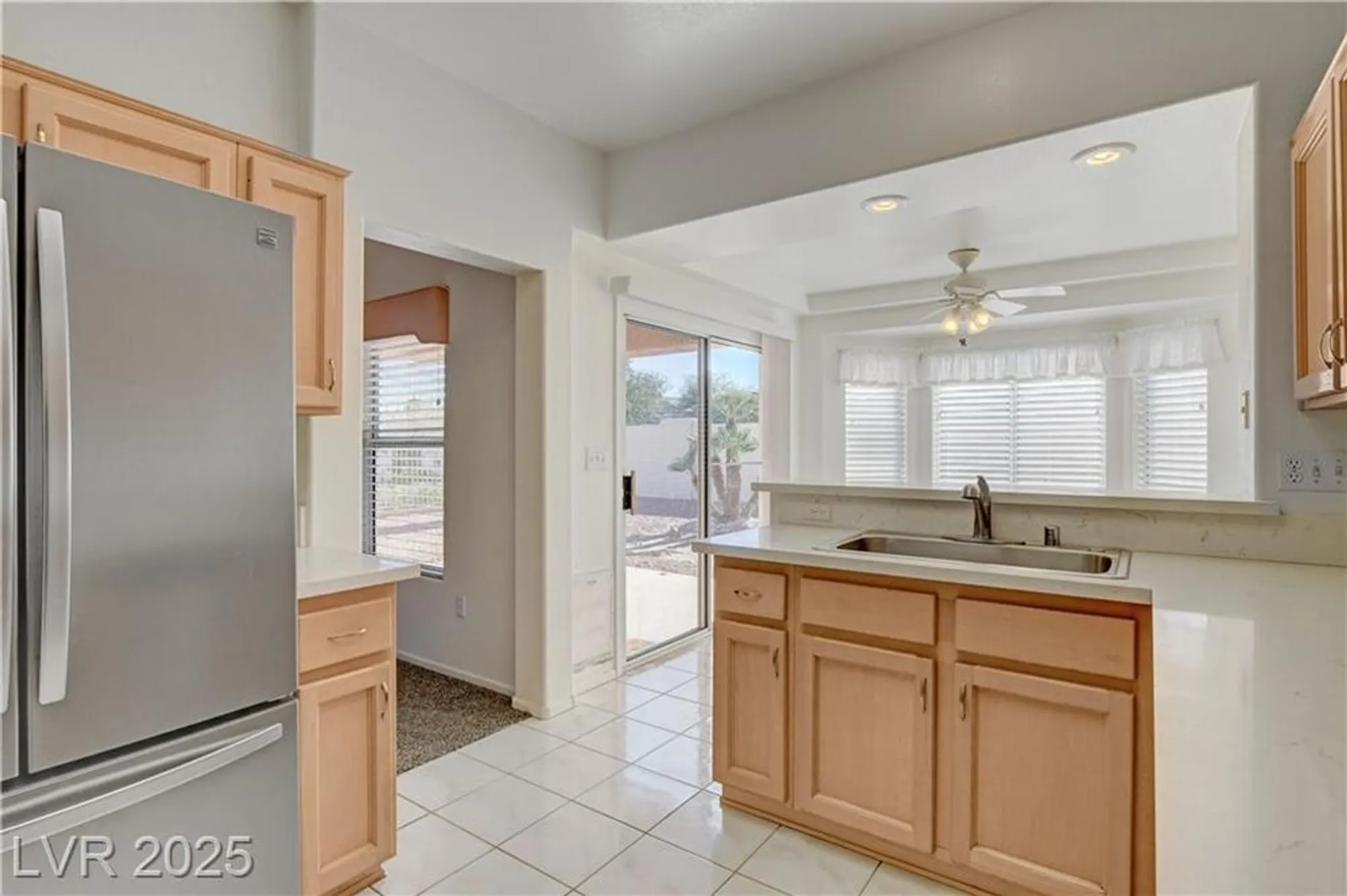 Property Slideshow image 22 of 71 | 10113 cresent creek dr, Las Vegas, NV, 89134