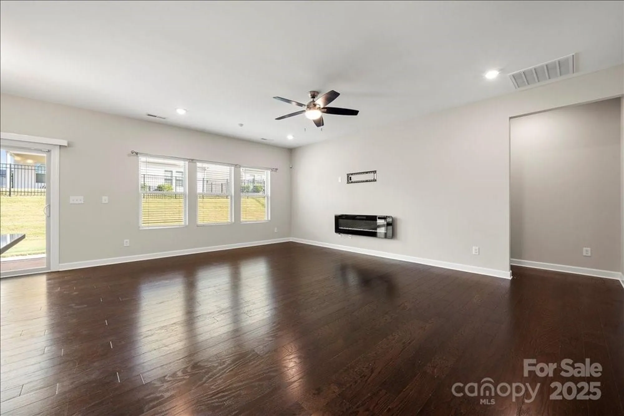 Property Slideshow image 11 of 31 | 9211 grisons ct, Charlotte, NC, 28278