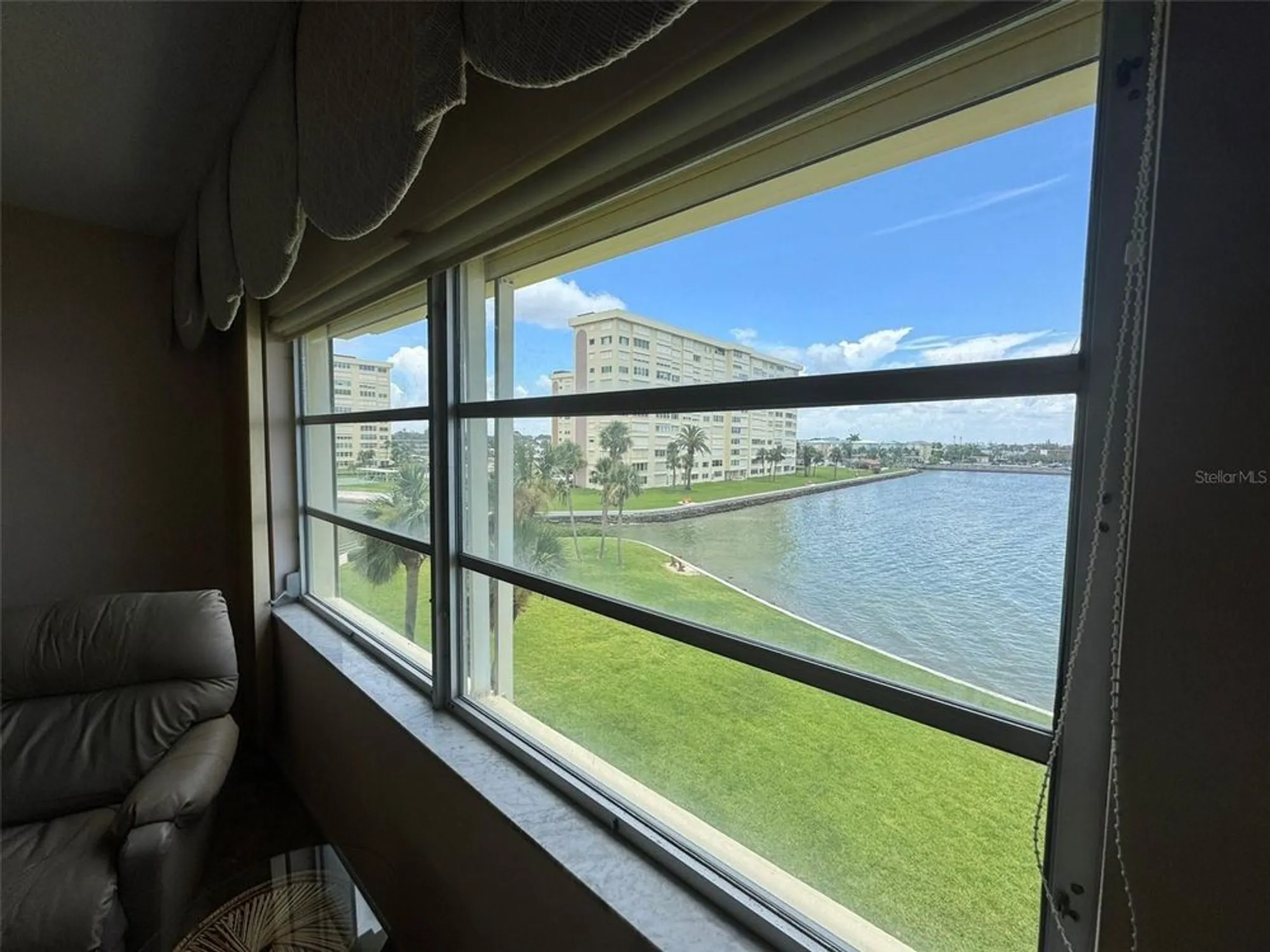 Property Slideshow image 6 of 51 | 4775 cove cir apt 403, St Petersburg, FL, 33708