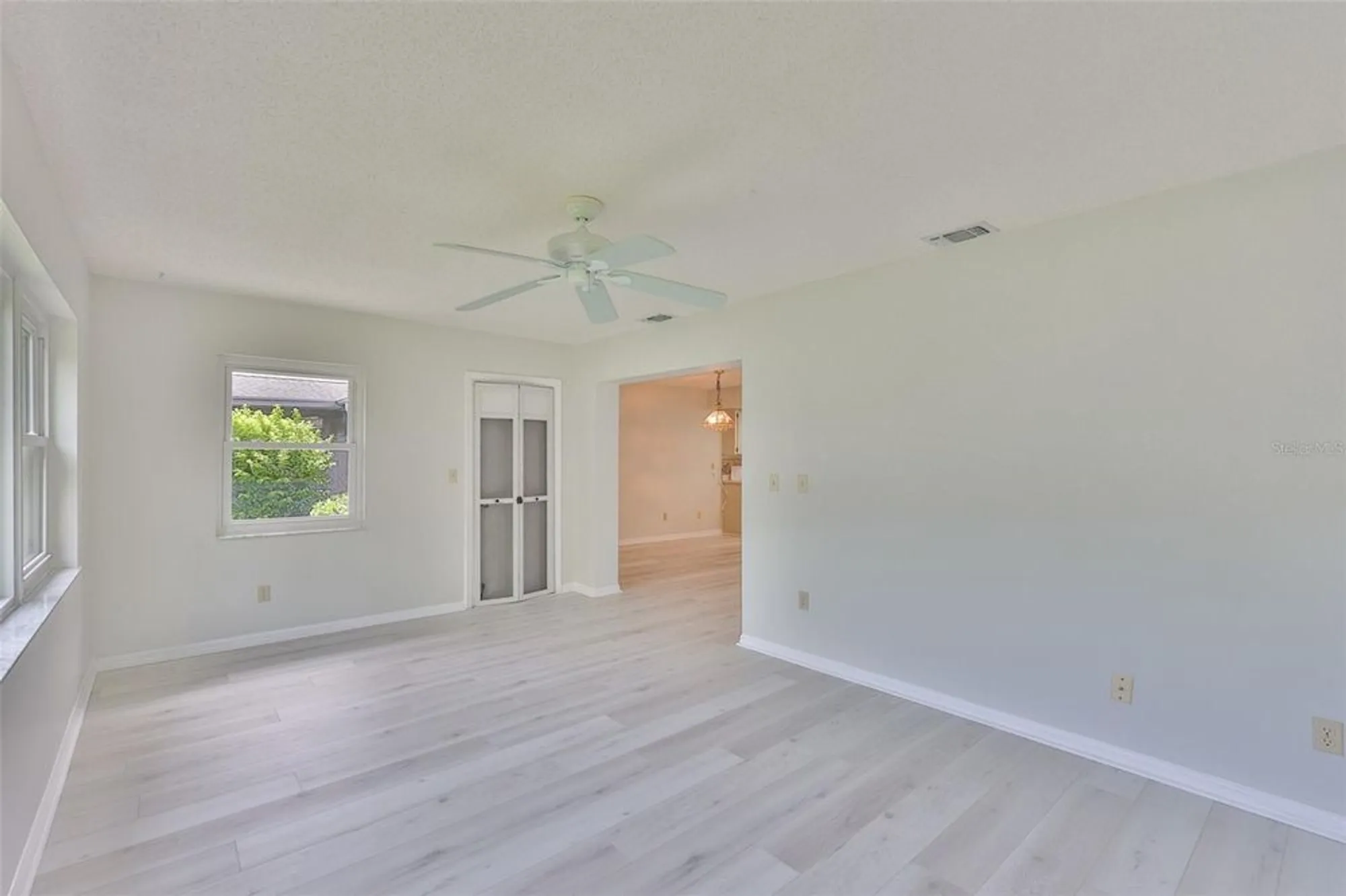 Property Slideshow image 10 of 45 | 2026 hawkhurst cir, Sun City Center, FL, 33573