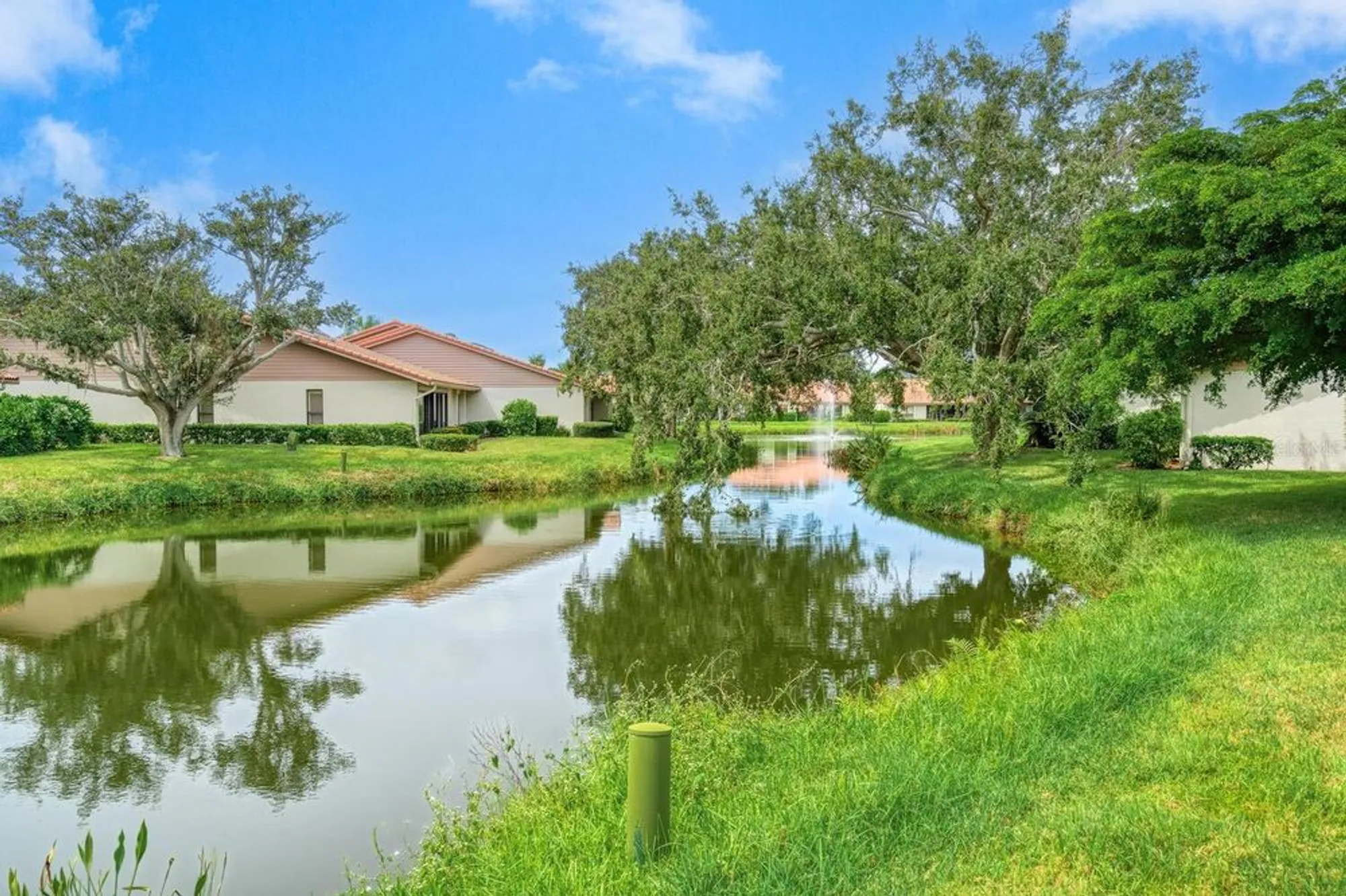 Property Slideshow image 5 of 49 | 4033 wilshire cir 139, Sarasota, FL, 34238