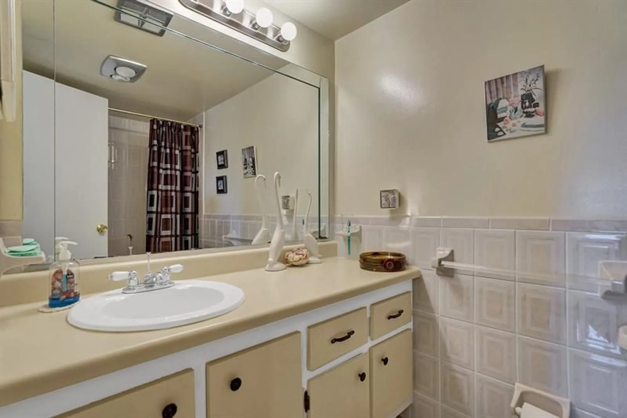 Property Slideshow image 13 of 25 | 4851 nw 21st st 412, Lauderhill, FL, 33313