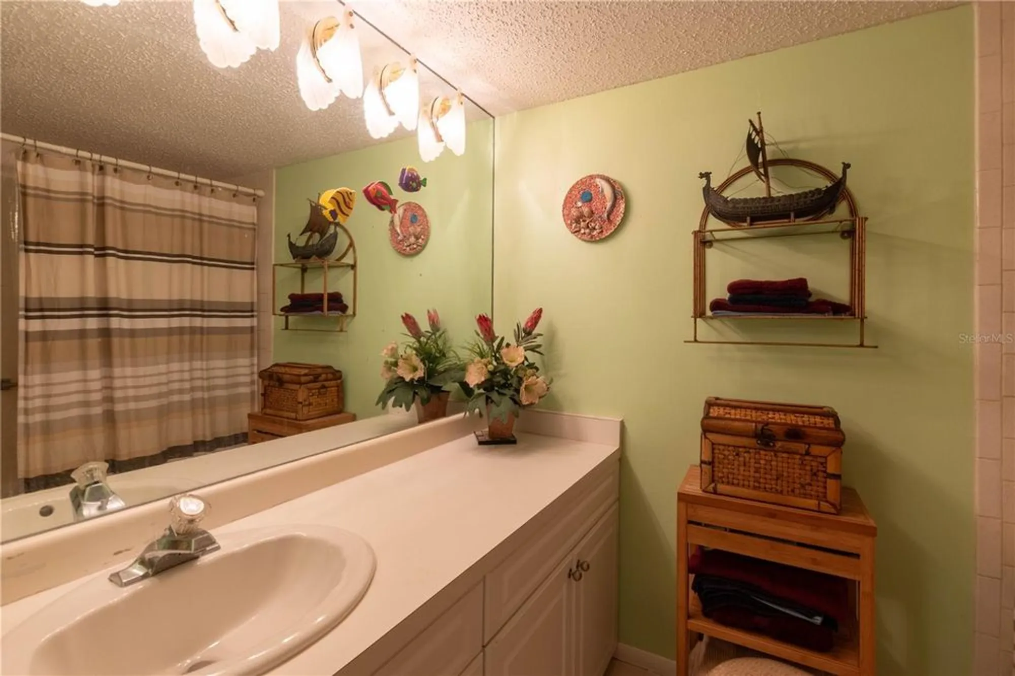 Property Slideshow image 16 of 19 | 821 patricia ave 103, Dunedin, FL, 34698