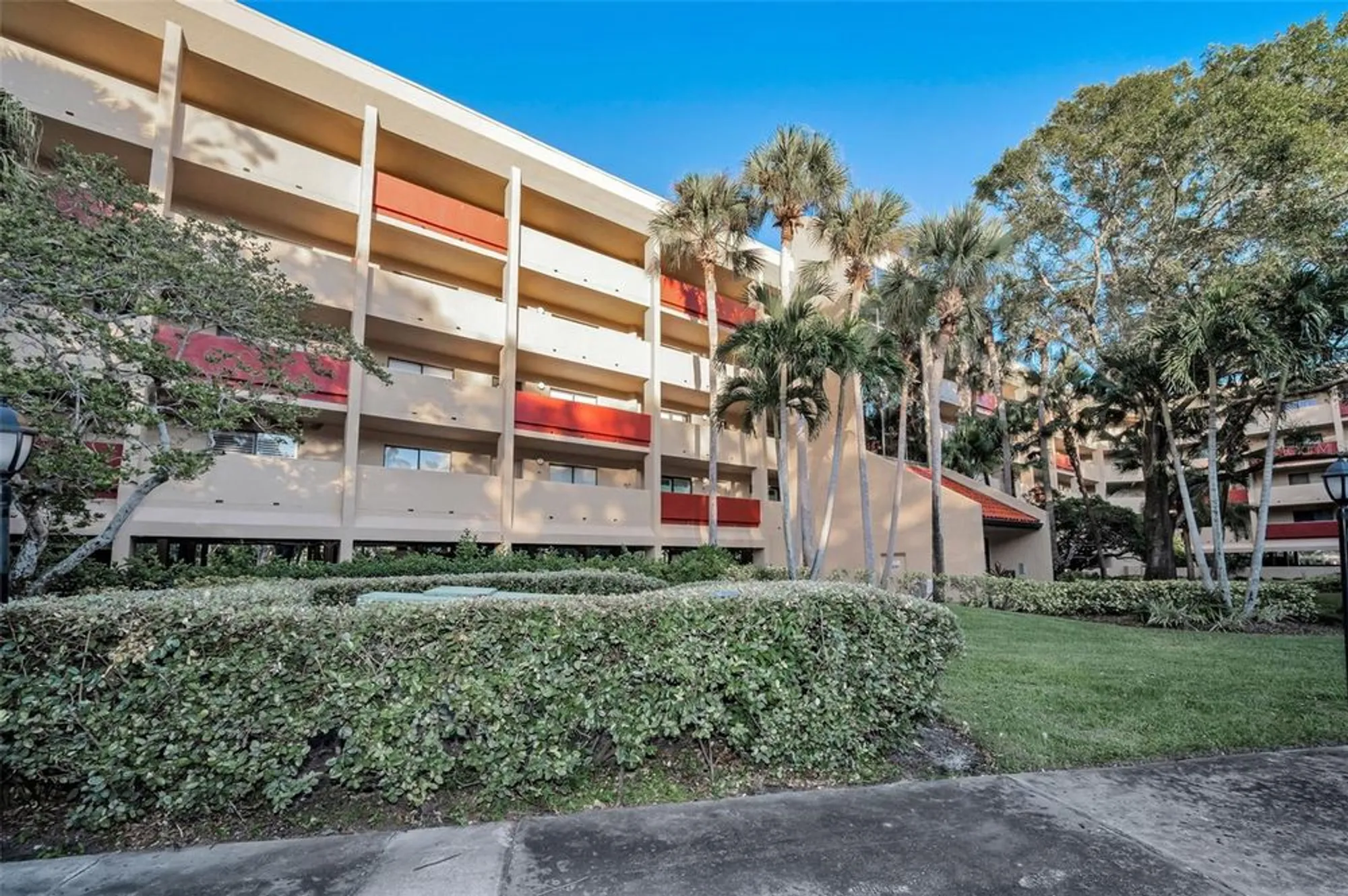 Property Slideshow image 5 of 85 | 3062 eastland blvd 105, Clearwater, FL, 33761