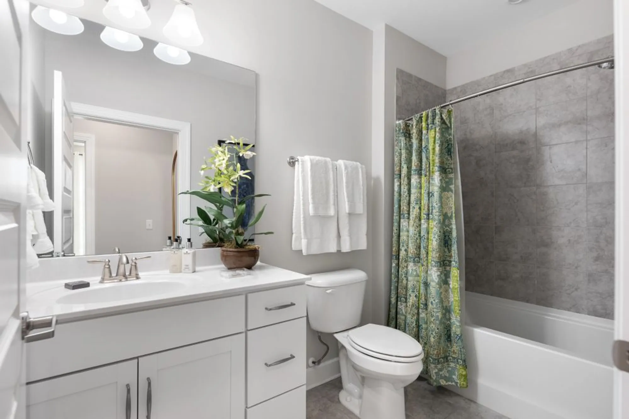 Property Slideshow image 21 of 32 | 141 saundersville rd apt 1405, Hendersonville, TN, 37075