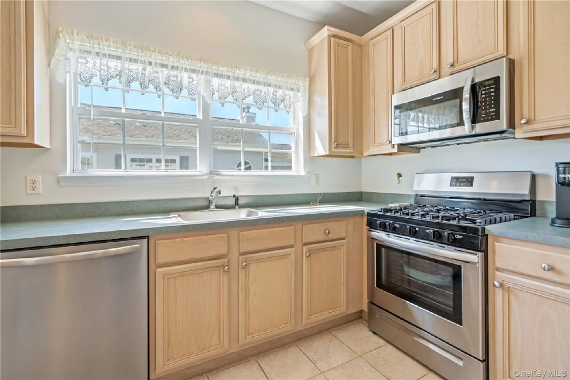 Property Slideshow image 8 of 32 | 514 highland ct # a3, Moriches, NY, 11955
